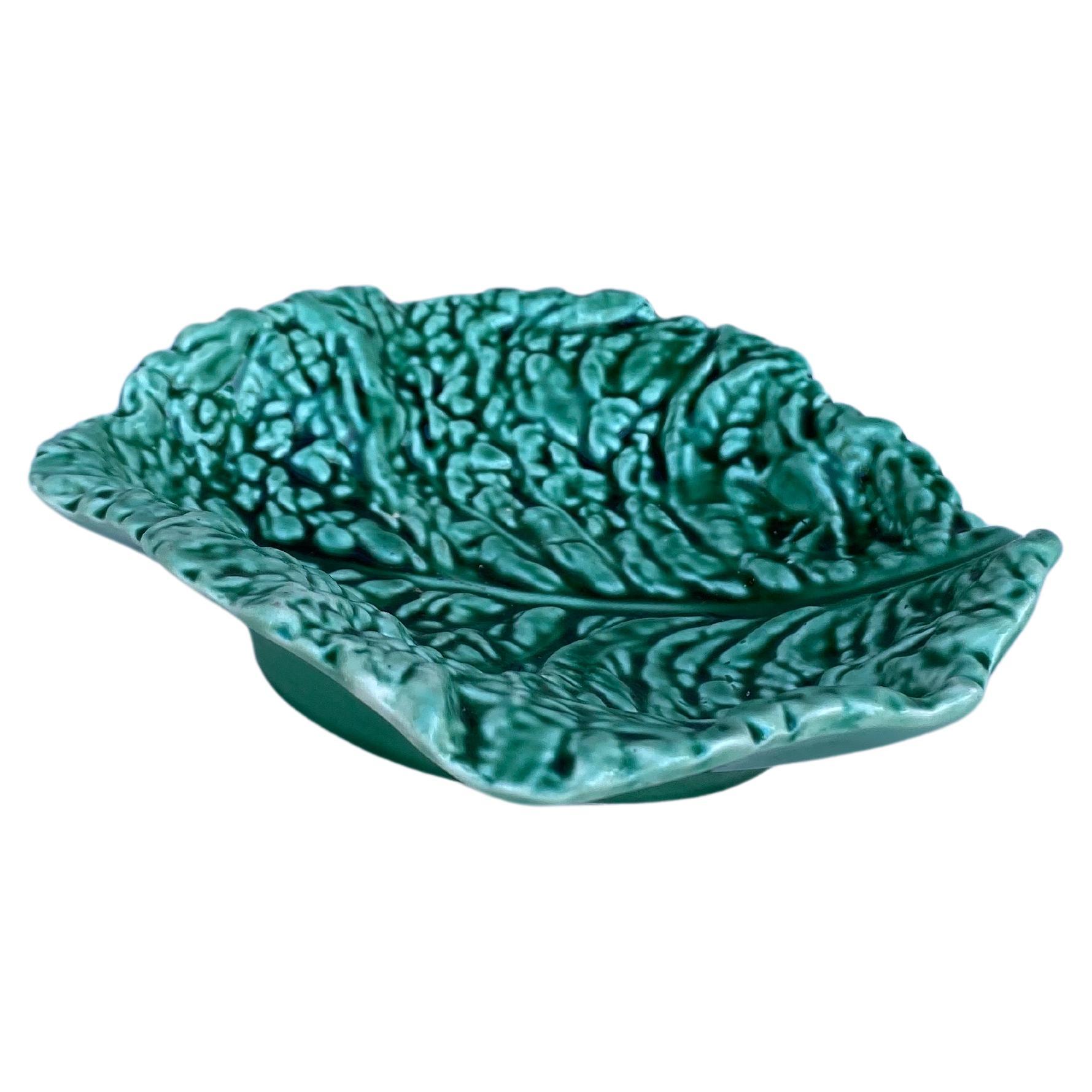 Majolica green cabbage leaf platter Sarreguemines, circa 1930.
Measures: 6.5 inches by 6.3 inches.