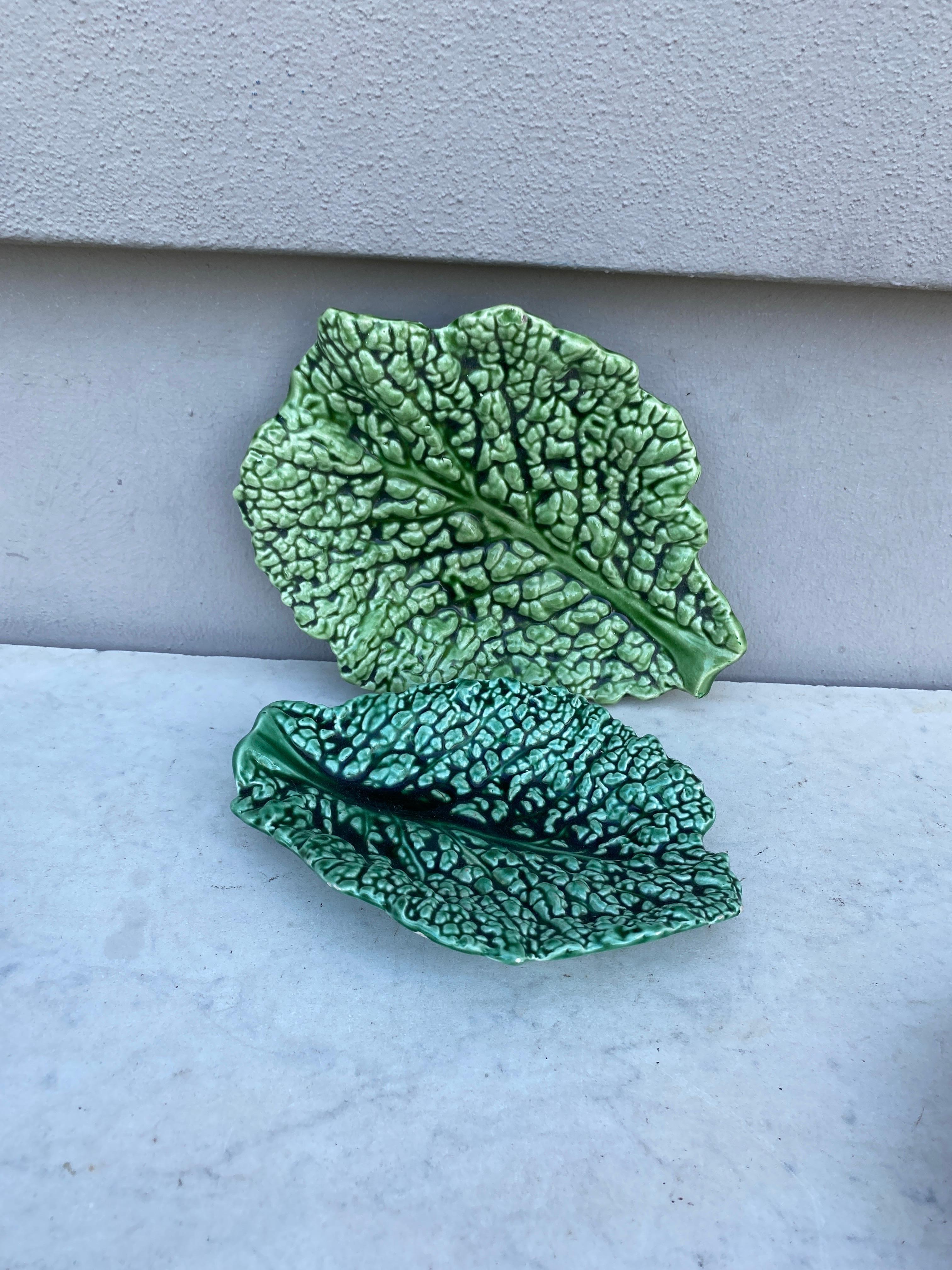 Majolica Green Cabbage Leaf Platter Sarreguemines, circa 1930 In Good Condition In Austin, TX