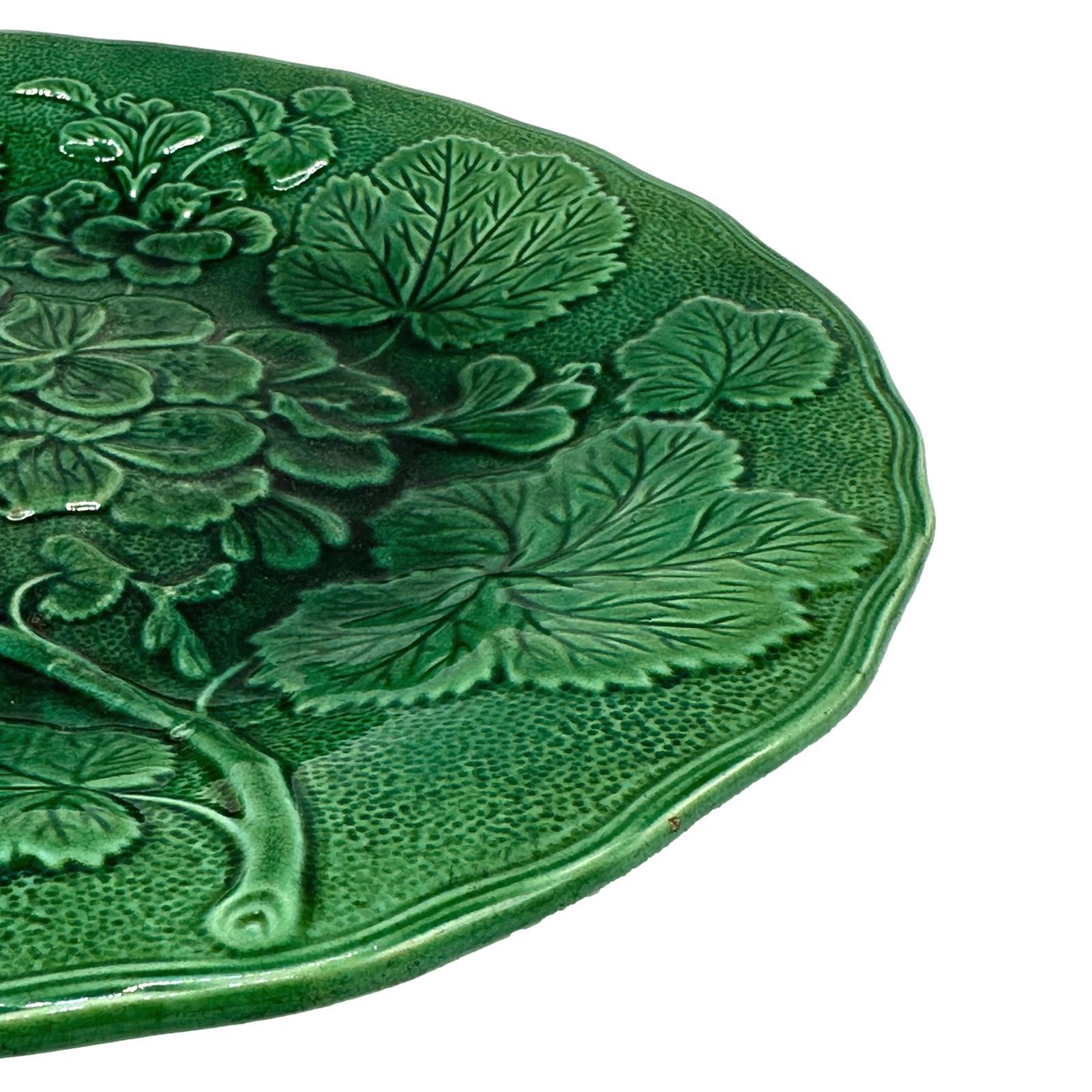 Moulé Assiette Geranium vernissé Vert, Hope & Carter, Anglais, vers 1870 en vente