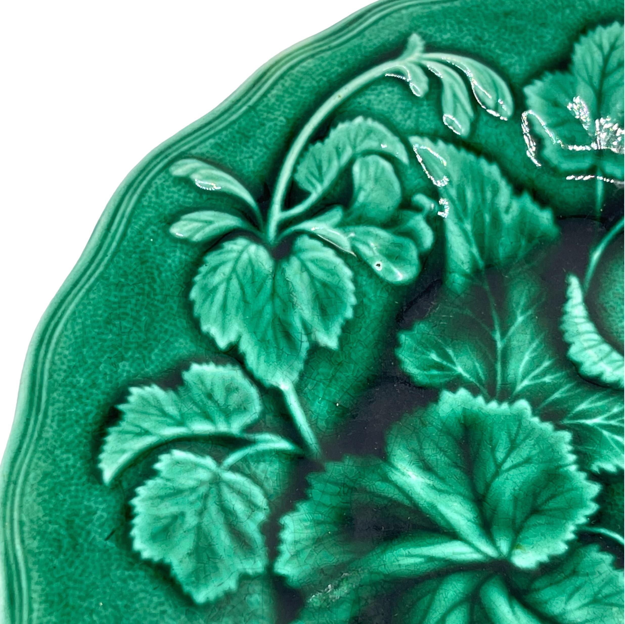 Majolica Green-Glazed Geranium Plate, Hope & Carter, English, ca. 1880 In Good Condition For Sale In Banner Elk, NC