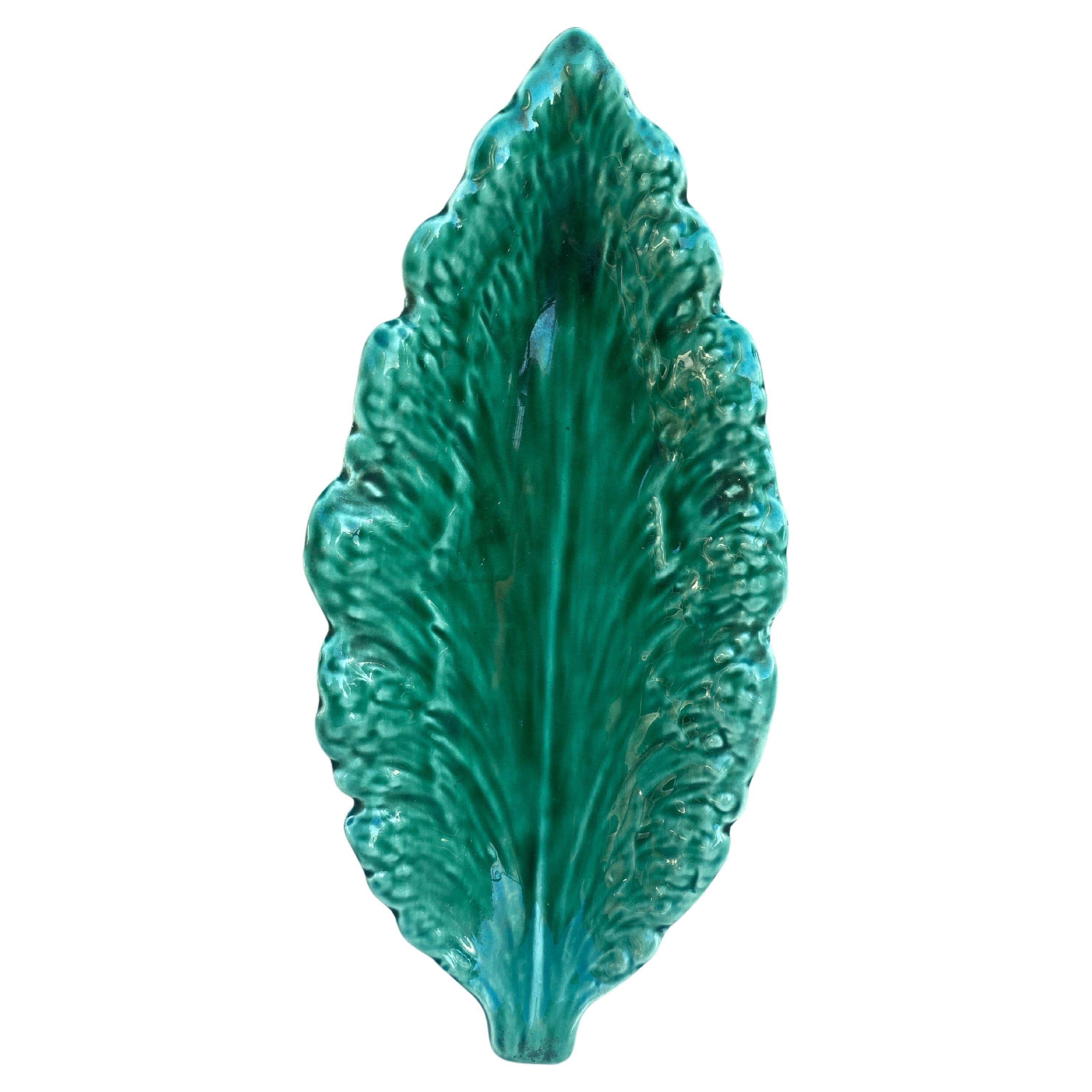 Plato de mayólica con hojas verdes Sarreguemines, circa 1930