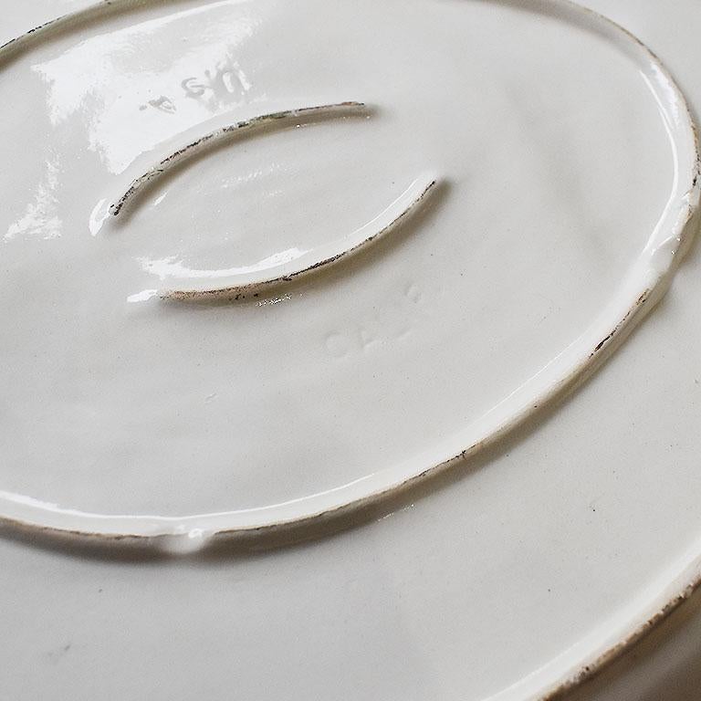 Majolika-Serviertablett oder Teller mit Turkey-Motiv, handbemalt aus Keramik im Zustand „Gut“ im Angebot in Oklahoma City, OK