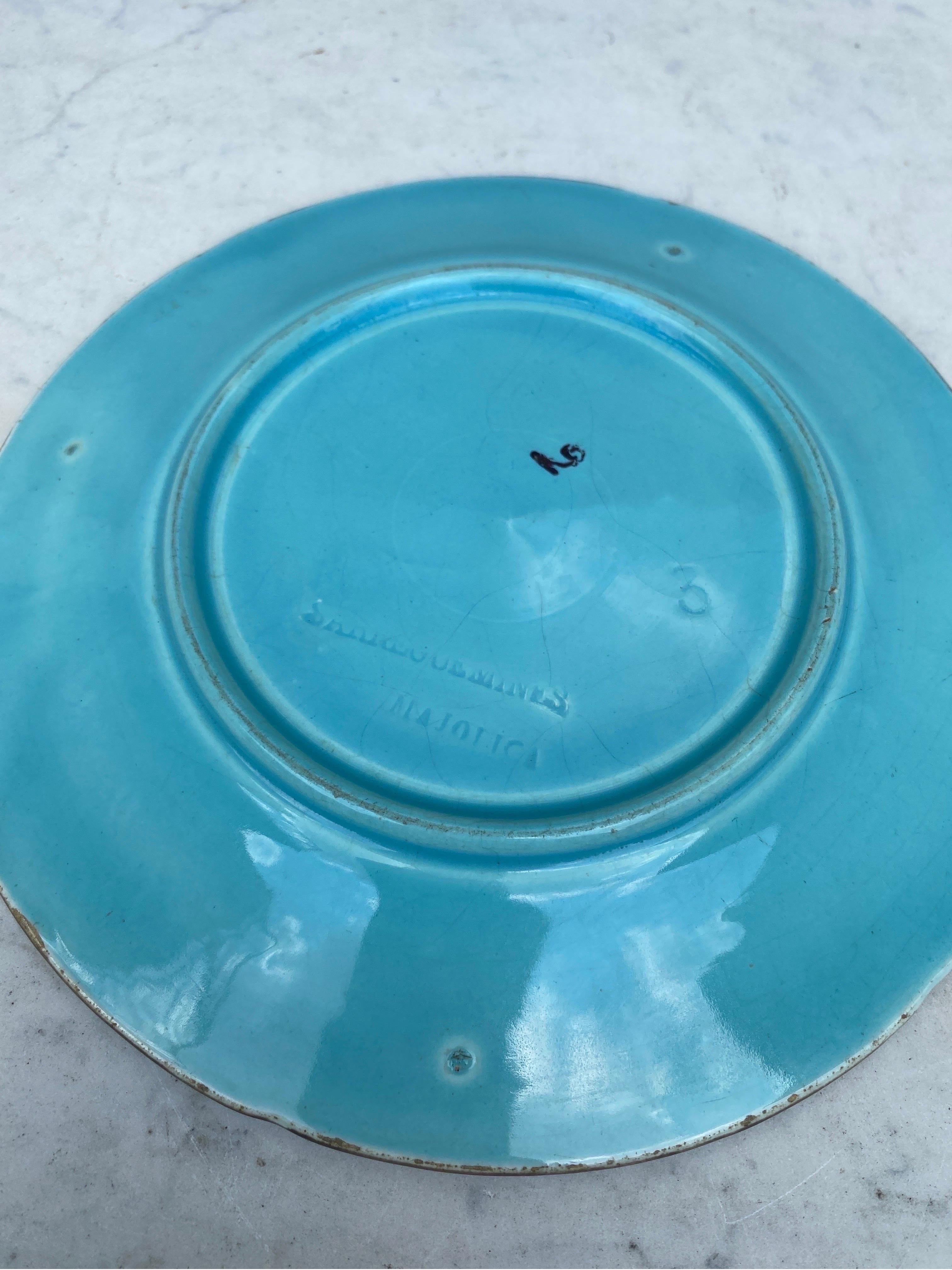 Plato de avellana de mayólica Sarreguemines, hacia 1870 Francés en venta