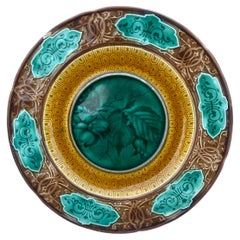Piatto in maiolica nocciola Sarreguemines, 1870 circa