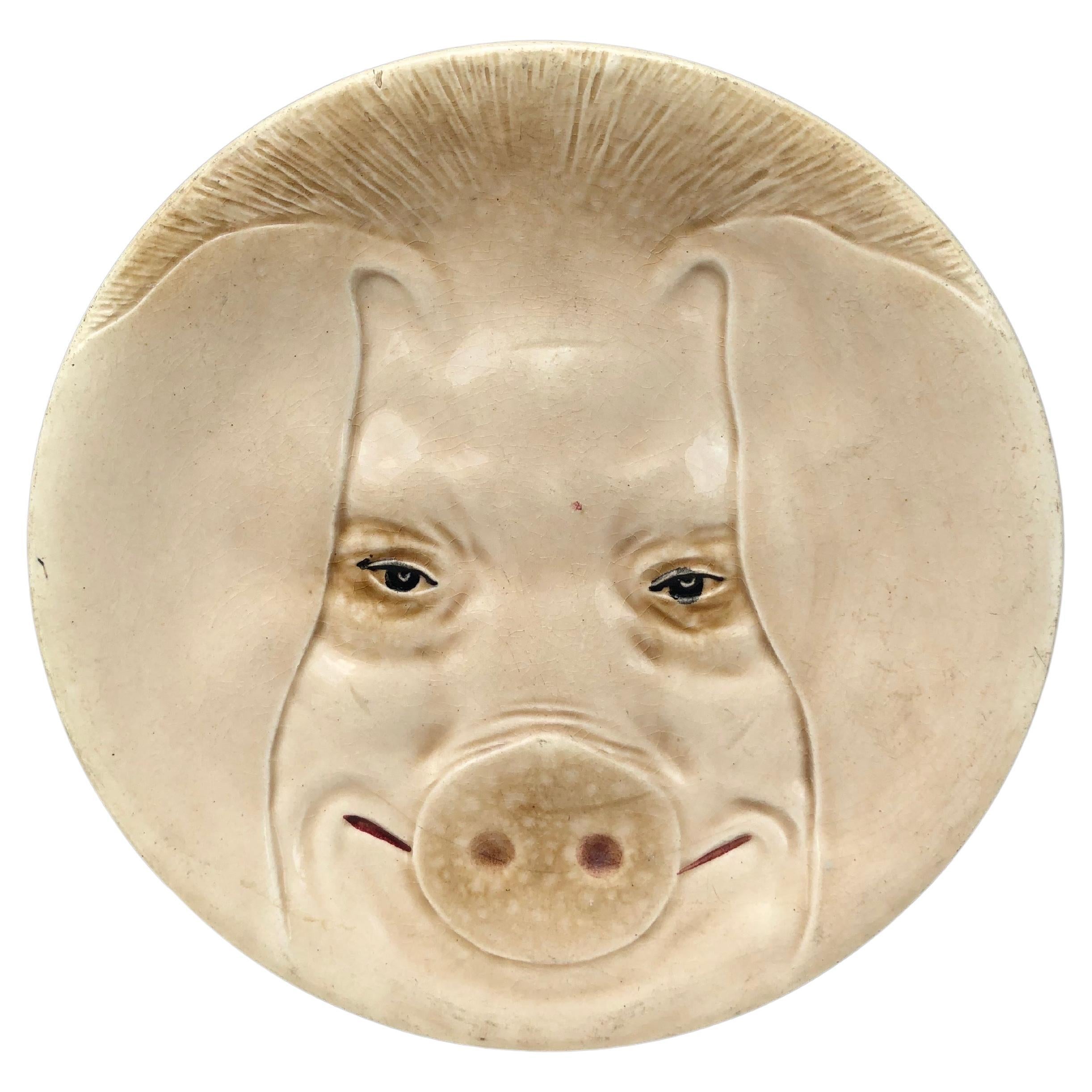Assiette en forme de tête de porc en majolique Orchies, vers 1900 en vente