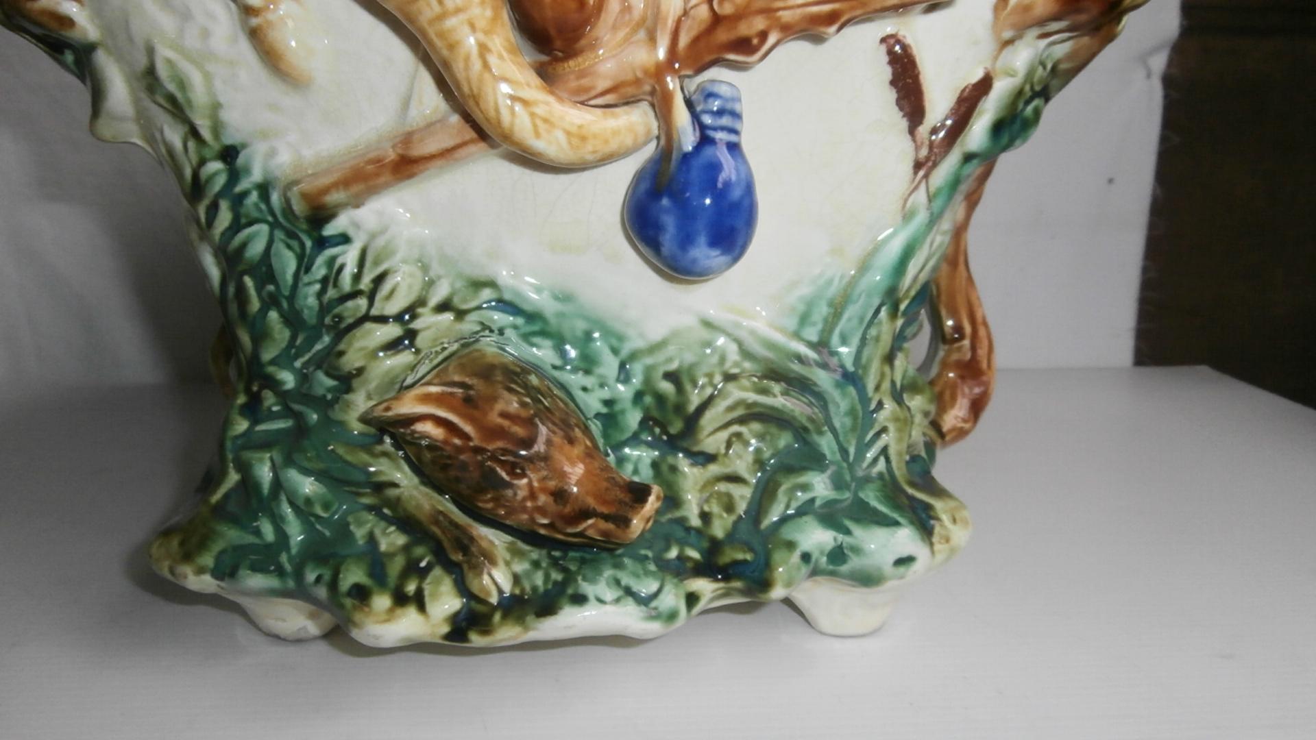 Late 19th Century Majolica Hunt Cache Pot Onnaing, circa 1880