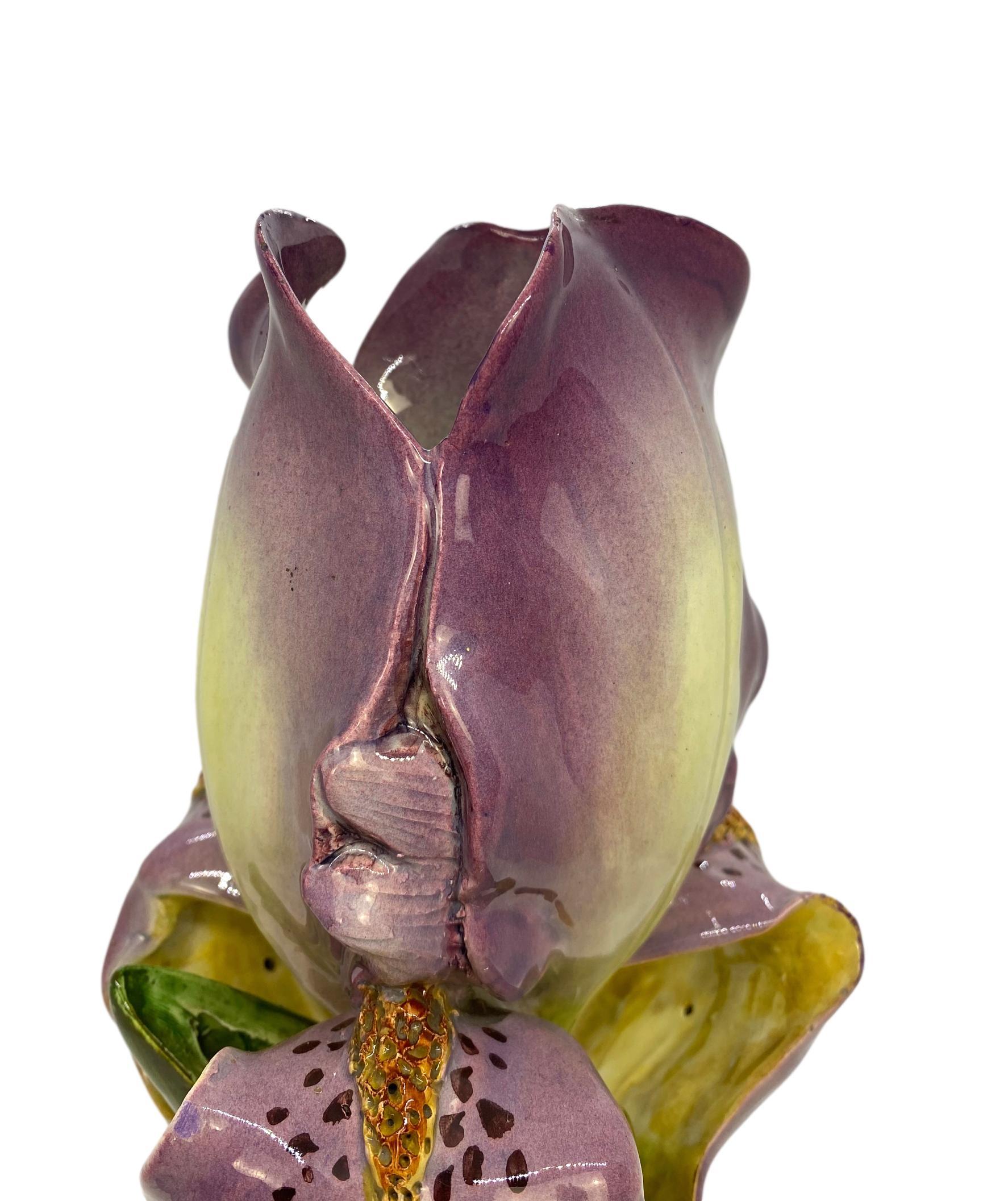 Vase iris français en majolique de Delphin Massier, vernissé lavande, vers 1870 1