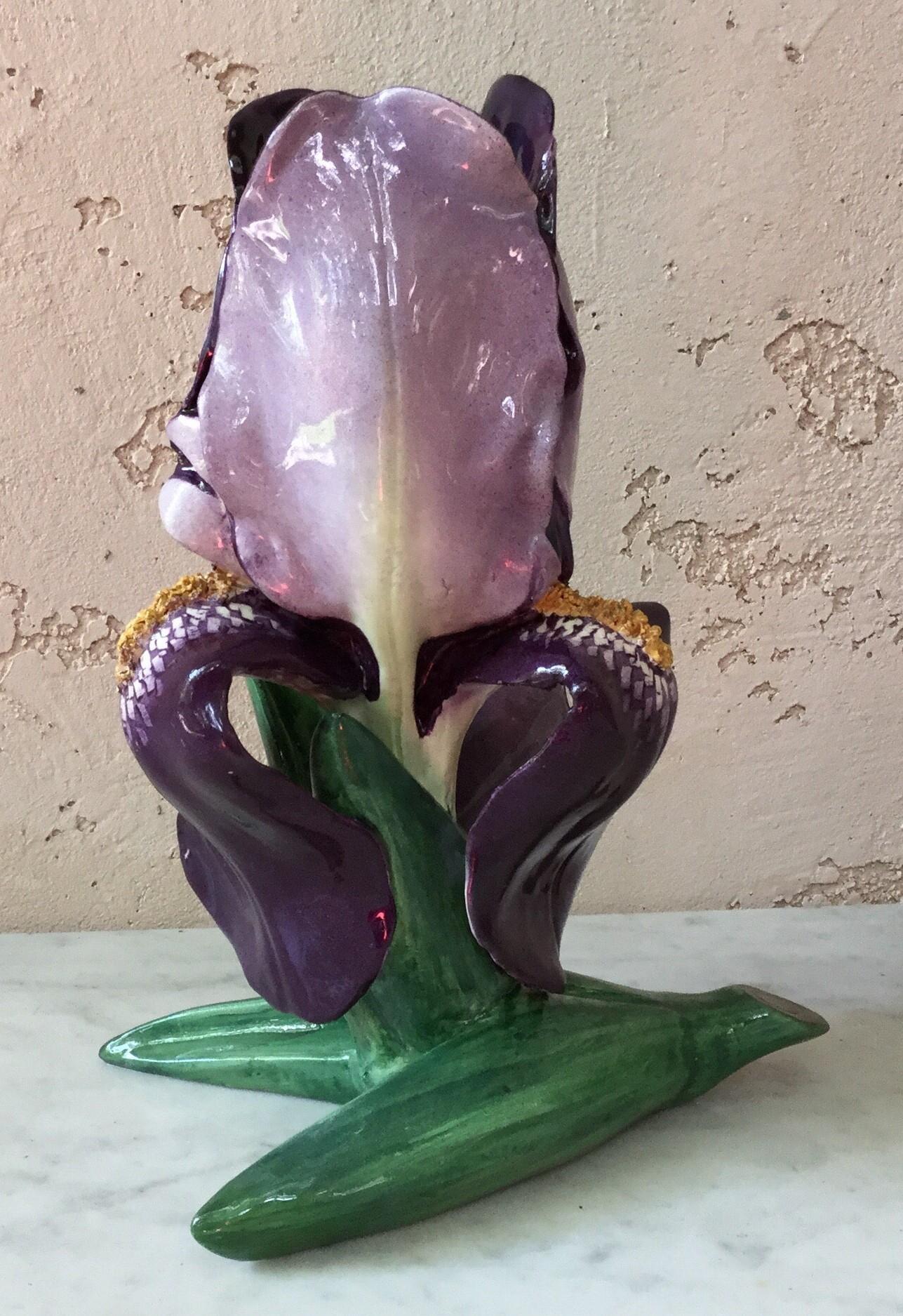 Majolika-Iris-Vase Massier, um 1880 (Keramik) im Angebot