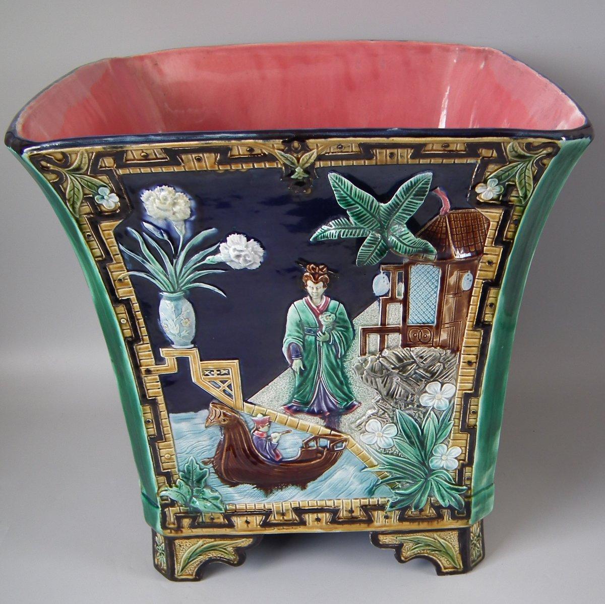 Majolica Jardinière and Stand with Oriental Scenes In Good Condition In Chelmsford, Essex