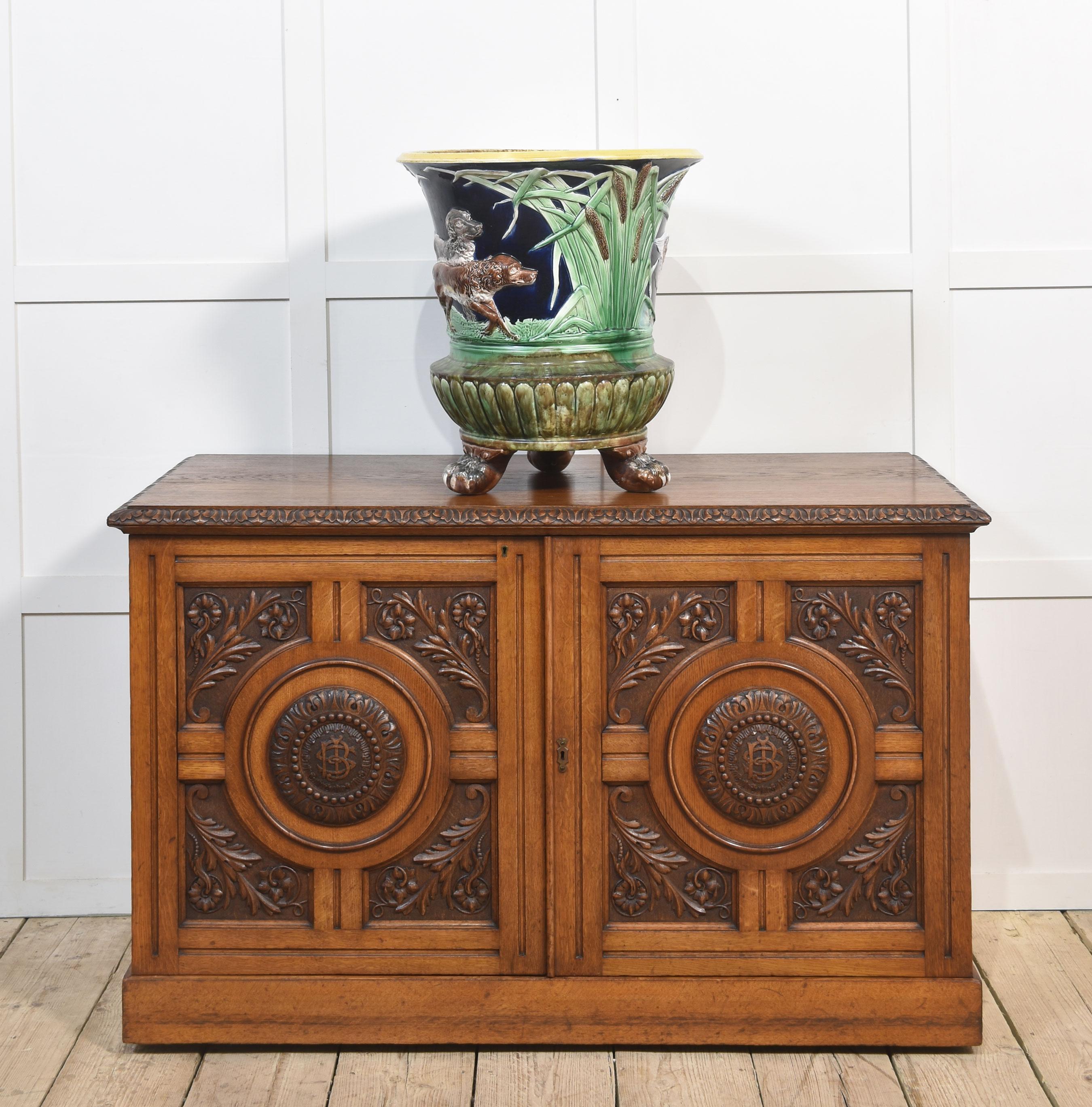 Jardiniere in maiolica di Thomas Forrester 4