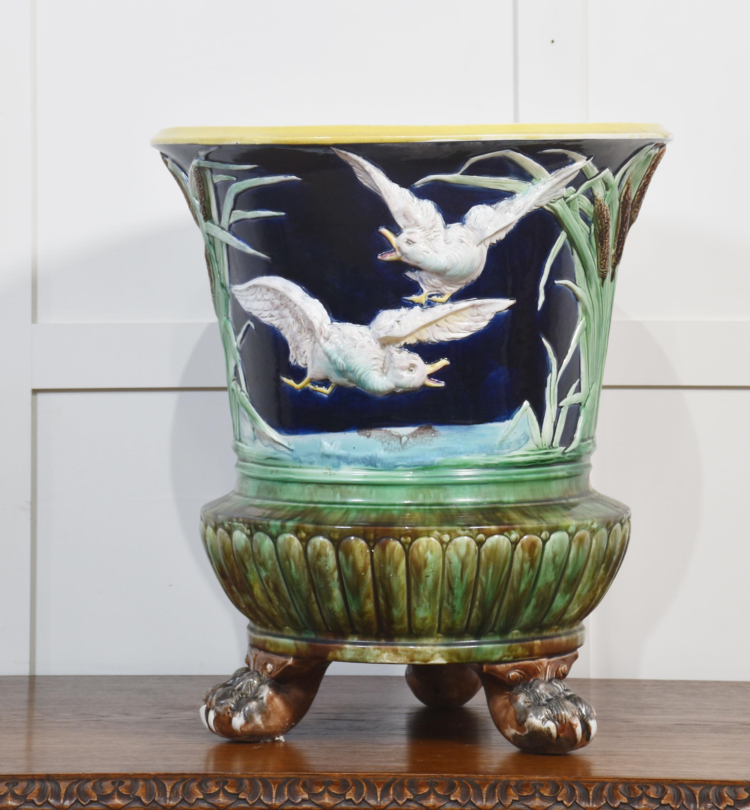 Ceramica Jardiniere in maiolica di Thomas Forrester