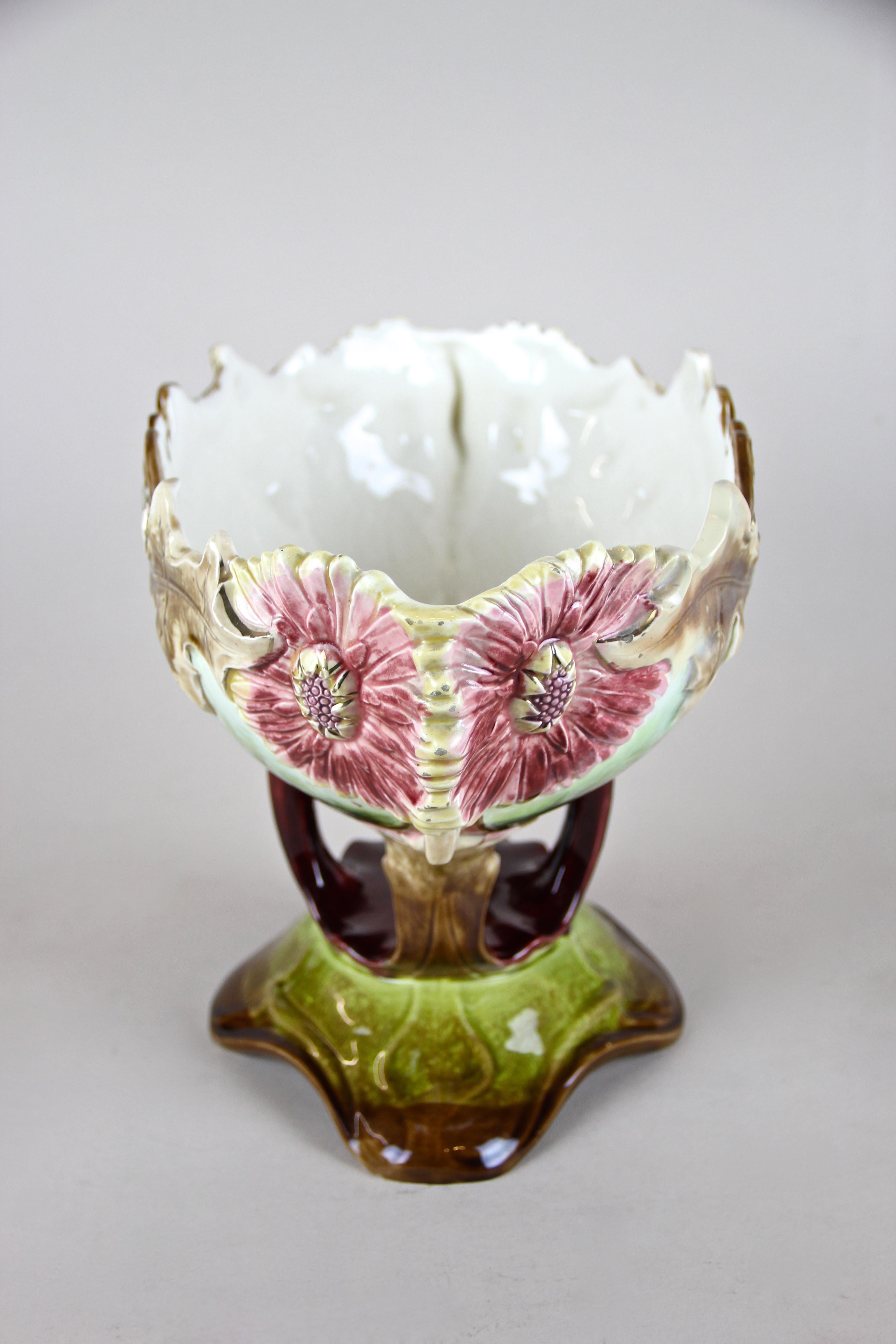 Another gorgeous Majolica jardinière or centerpiece in our collection, attributed to Julius Dressler, Bohemia, circa 1905. This exceptional shaped majolica item comes with beautiful organic lines and a floral theme, showing a mesmerizing coloration