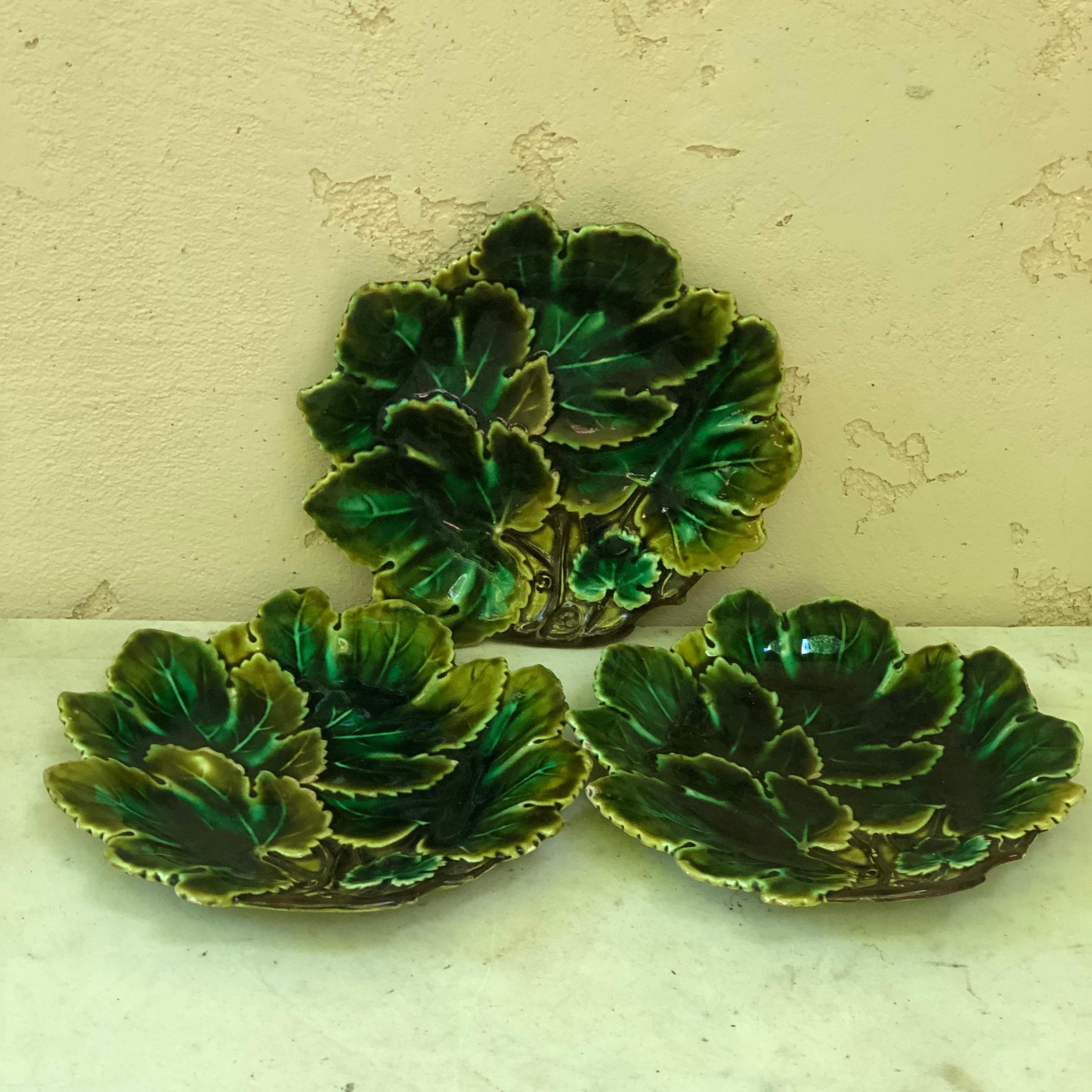 Majolica Leave Shape Plate circa 1890 In Good Condition For Sale In Austin, TX