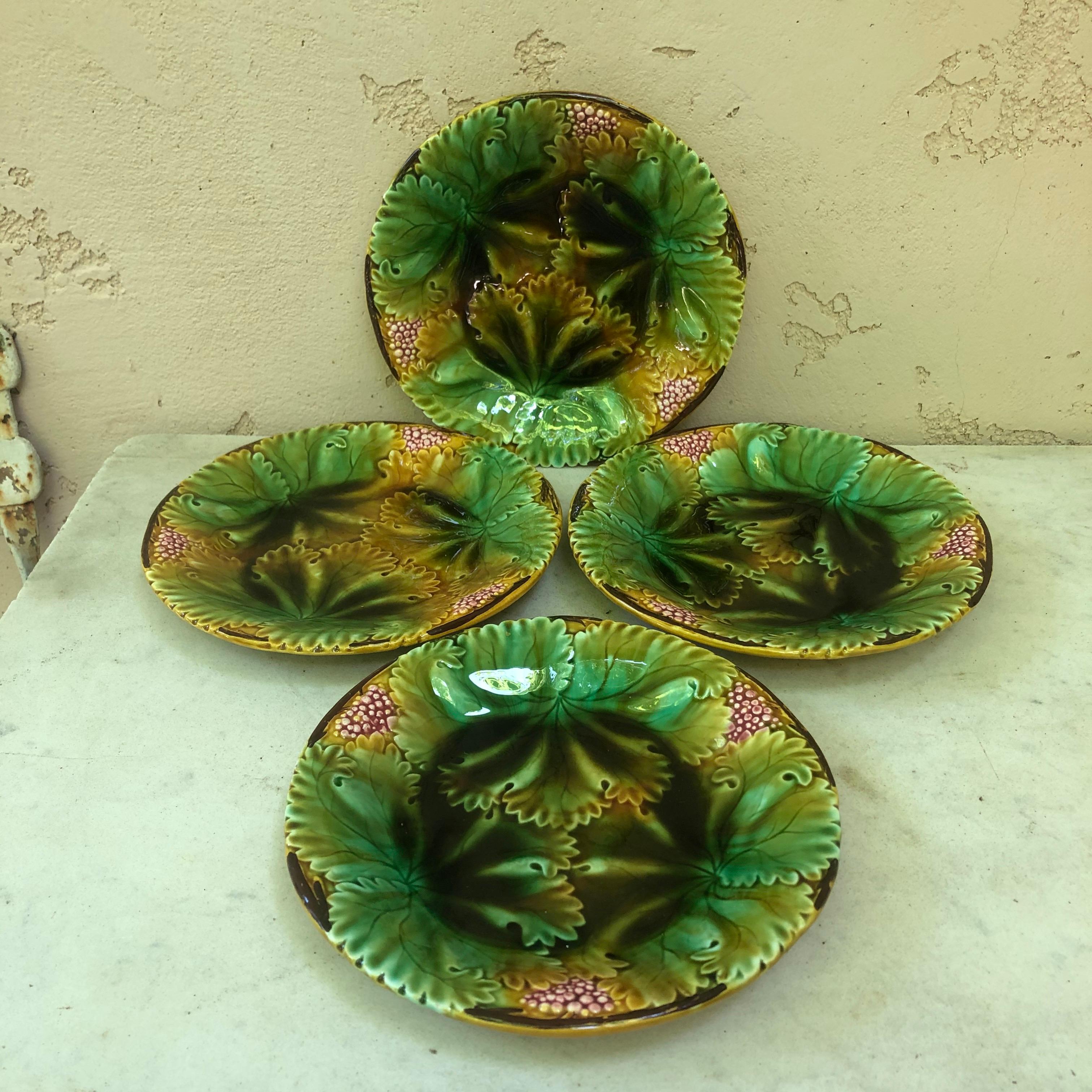 Majolica Leaves and Berries Plates Sarreguemines, circa 1890 In Good Condition In Austin, TX