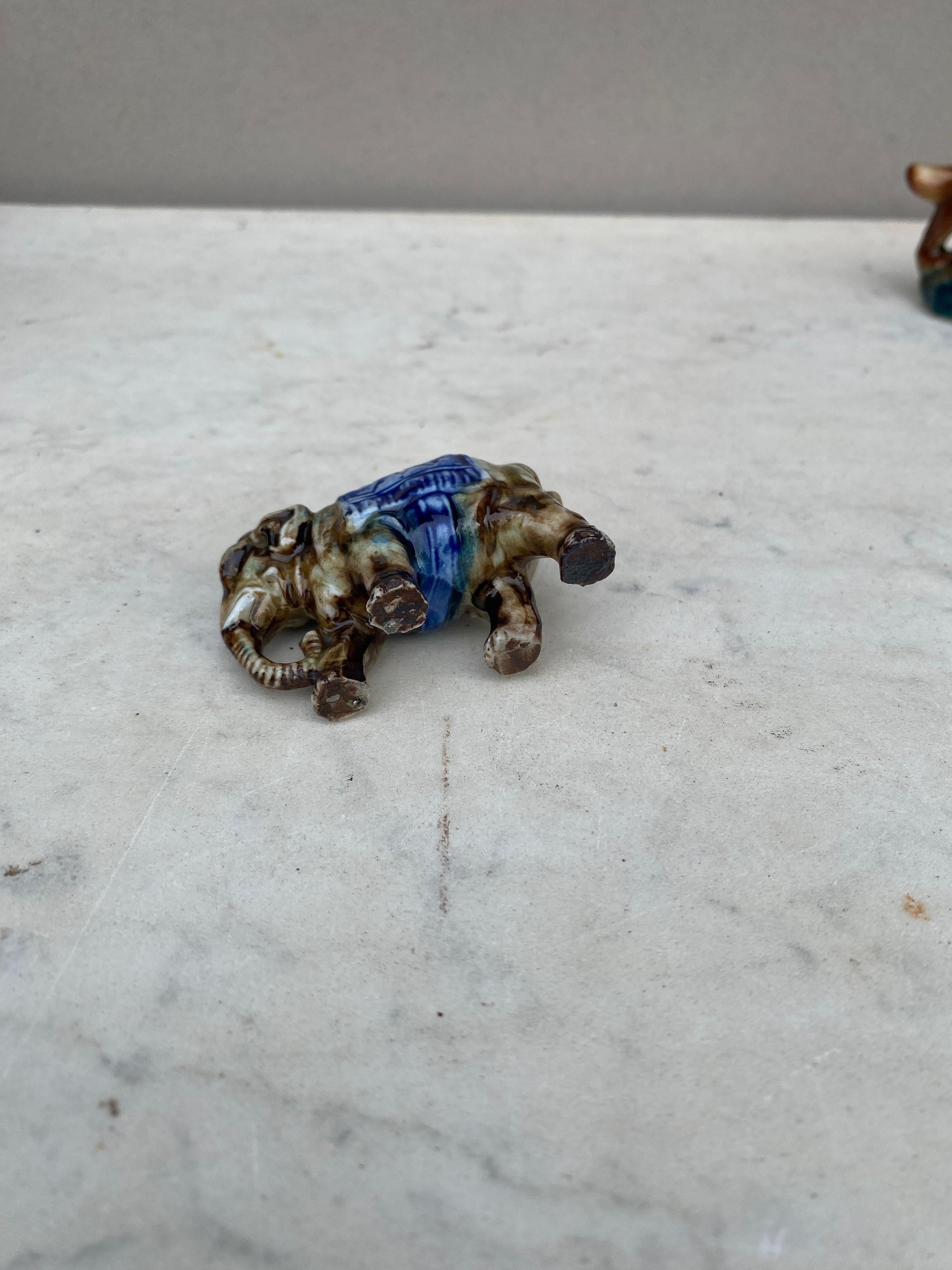 Majolica Money or Coin Bank Elephant Circa 1900 In Good Condition For Sale In Austin, TX