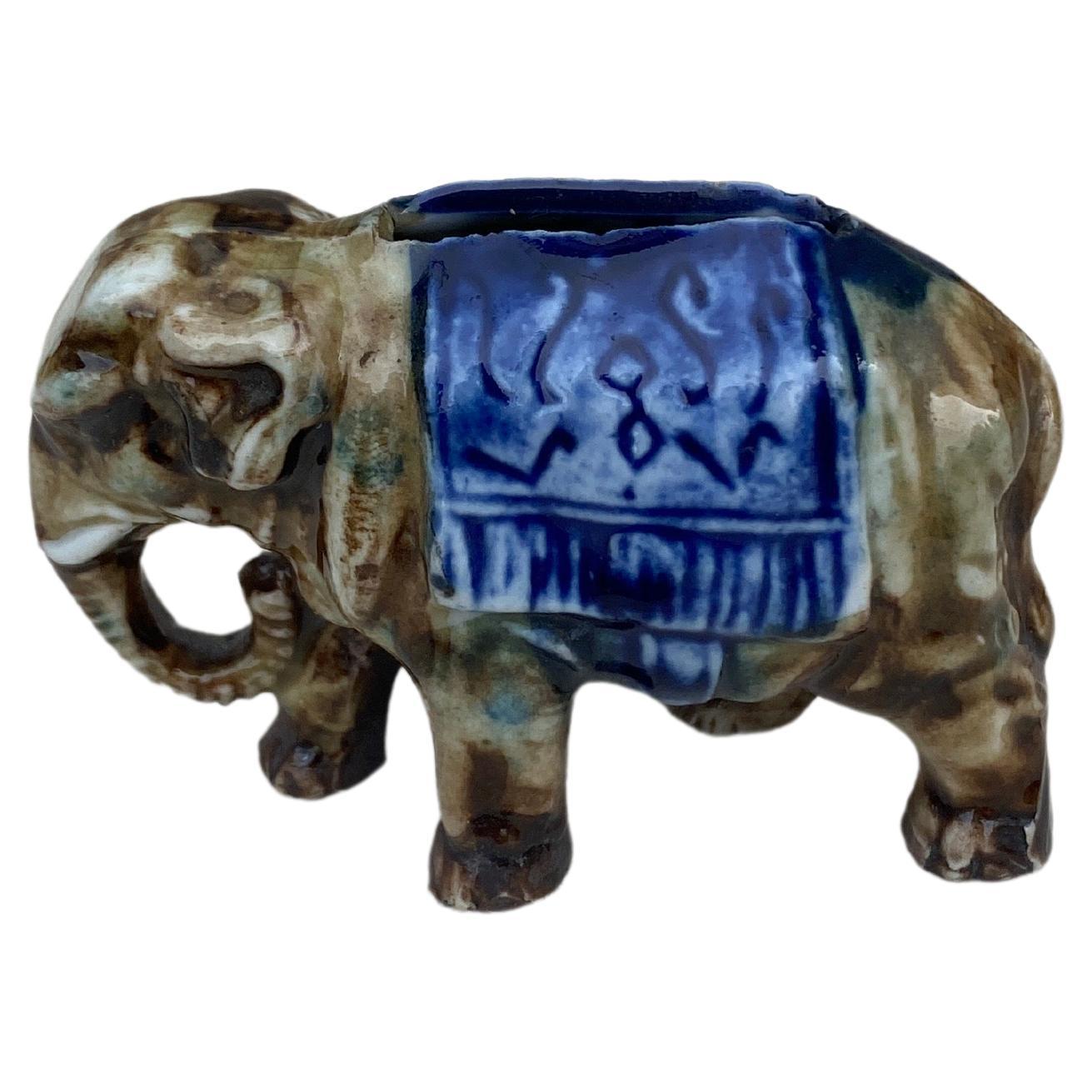 Elefante de mayólica para hucha o monedero Circa 1900