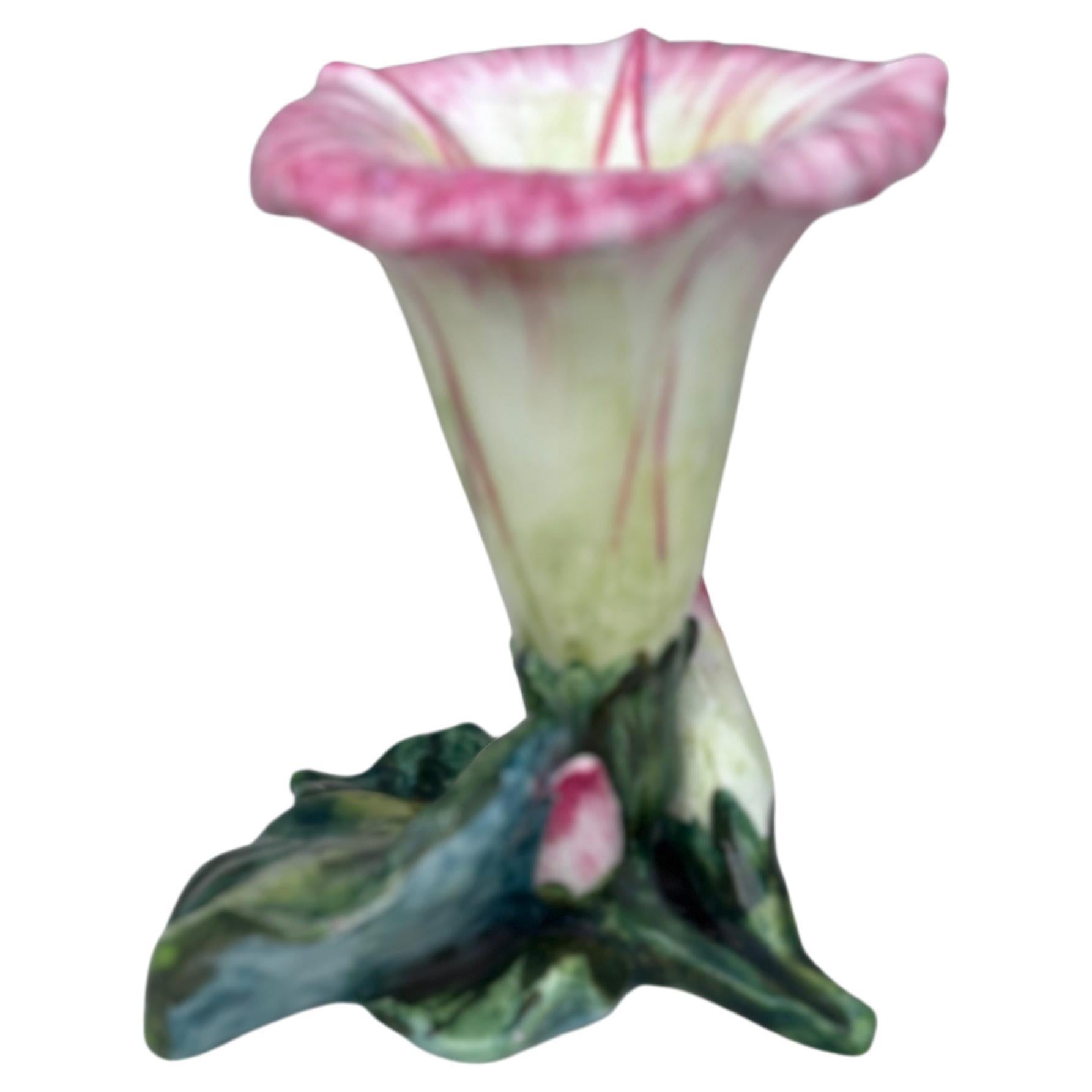 Jarrón de mayólica Morning Glory Jerome Massier, hacia 1900 en venta 6