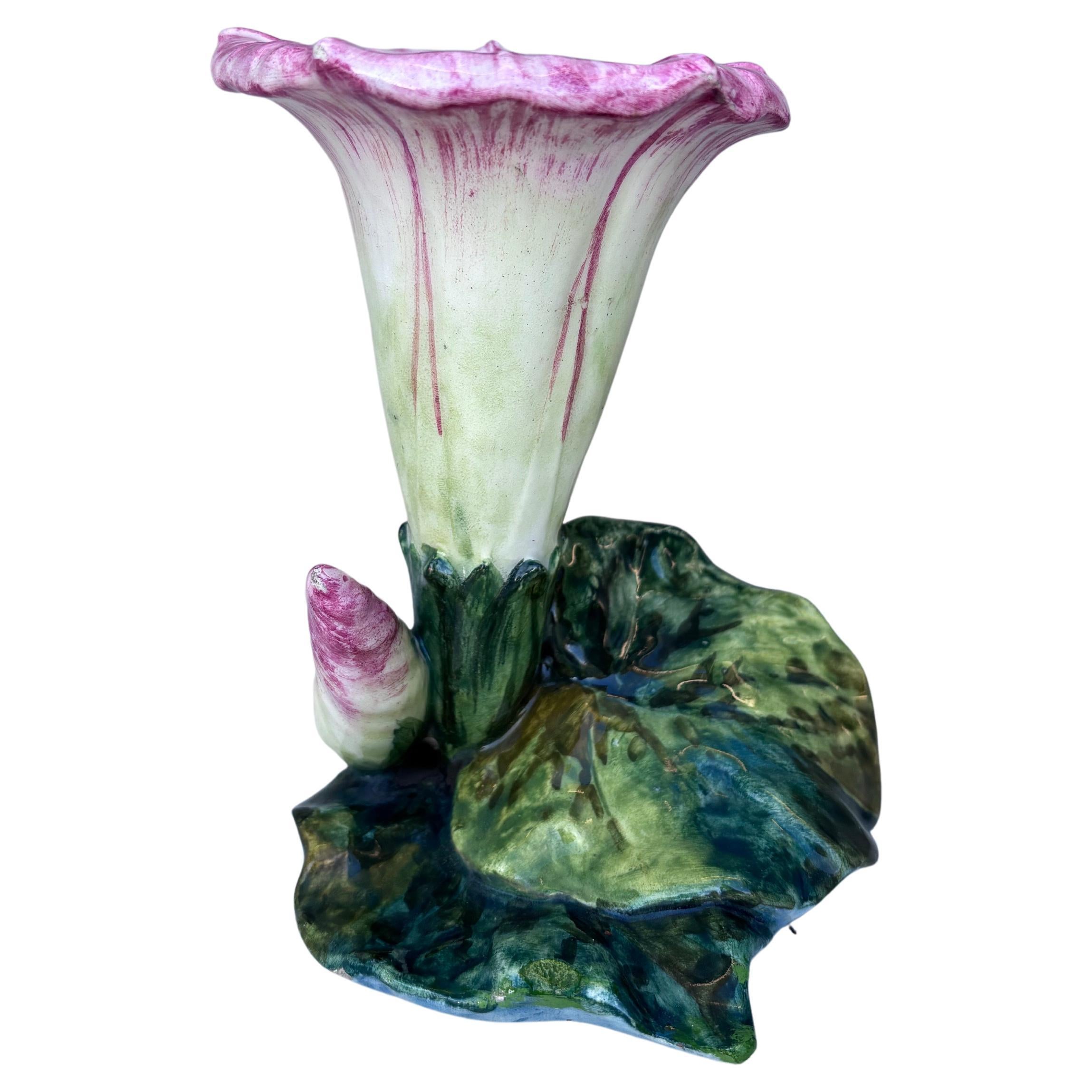 Jarrón de mayólica Morning Glory Jerome Massier, hacia 1900 principios del siglo XX en venta