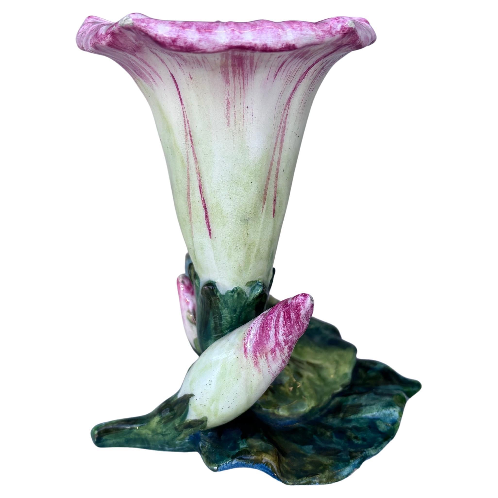 Jarrón de mayólica Morning Glory Jerome Massier, hacia 1900 Cerámico en venta