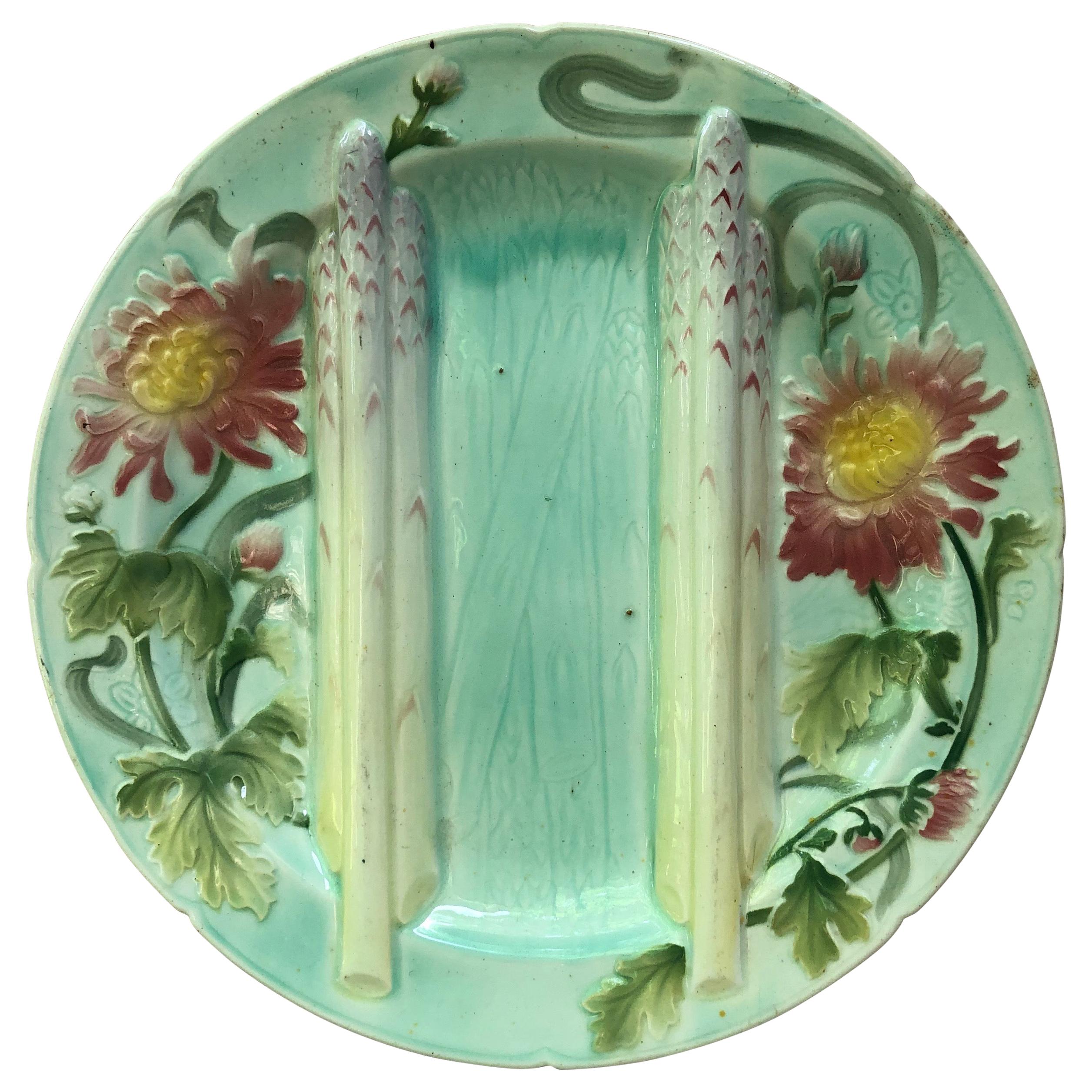 Majolica Mums Asparagus Plate Saint Clement, circa 1900