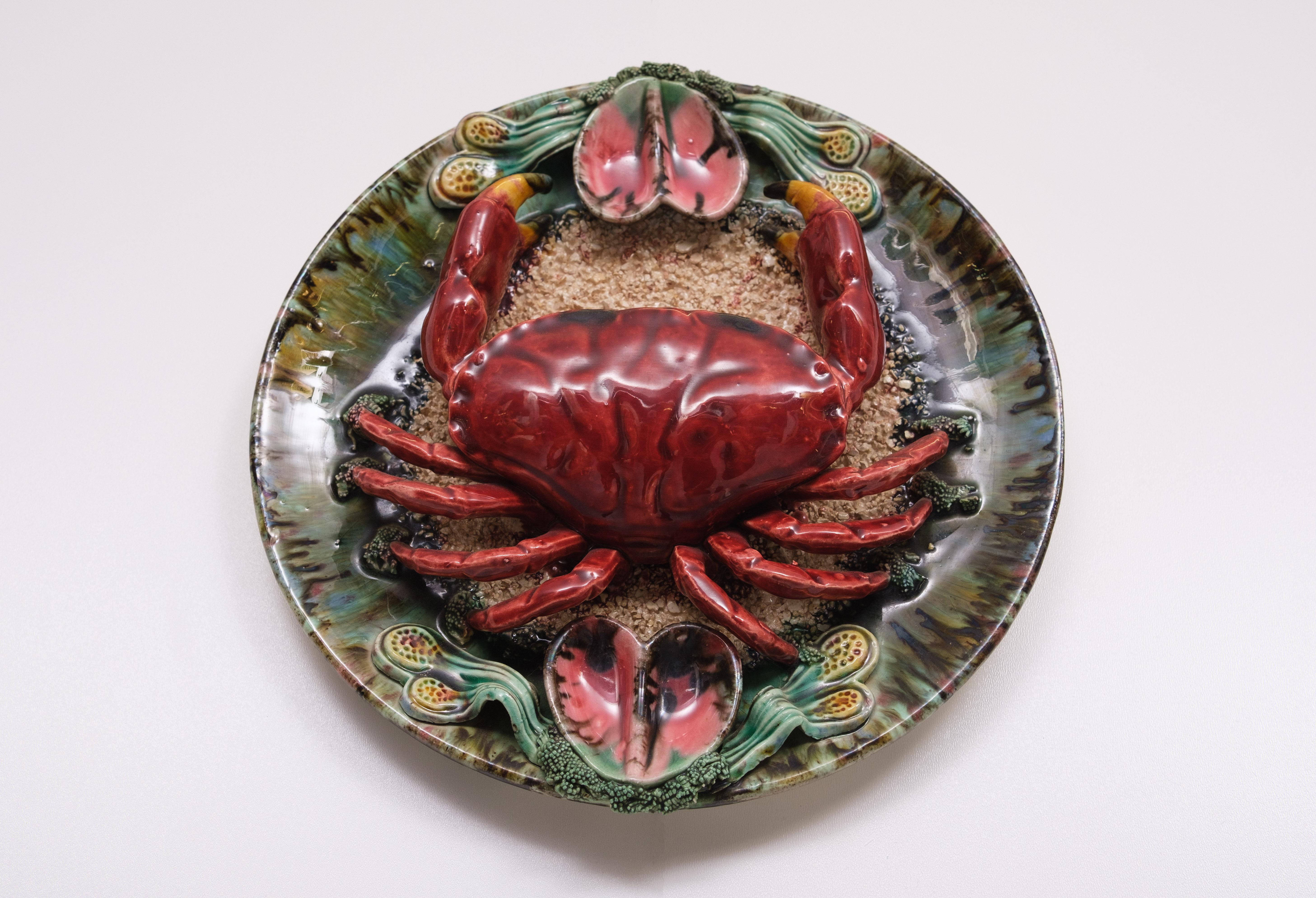 Piatto da parete in maiolica Ocean Sea Crab. Piatto tradizionale di Caldas Da Rainha degli anni '40 In condizioni buone a Den Haag, NL