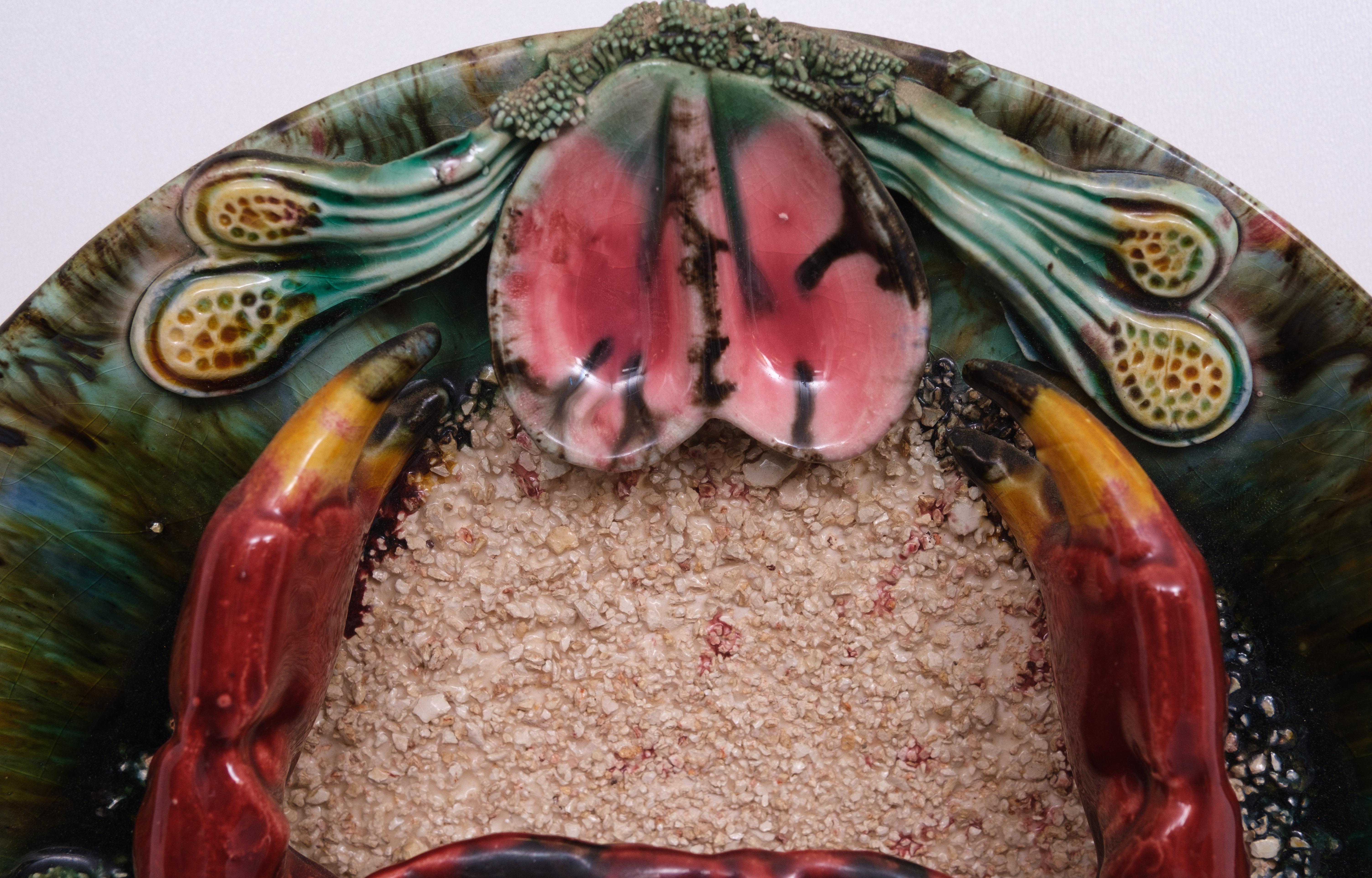 Metà XX secolo Piatto da parete in maiolica Ocean Sea Crab. Piatto tradizionale di Caldas Da Rainha degli anni '40