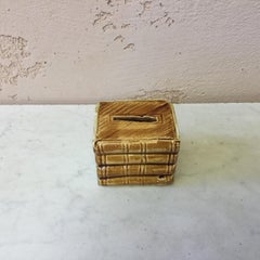 Hucha de mayólica Onnaing Book, hacia 1900