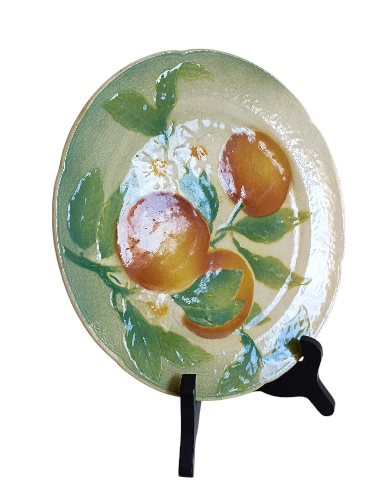 Ceramica Piatto di arance in maiolica di Keller & Guerin Saint Clement, Francia, 1900 in vendita