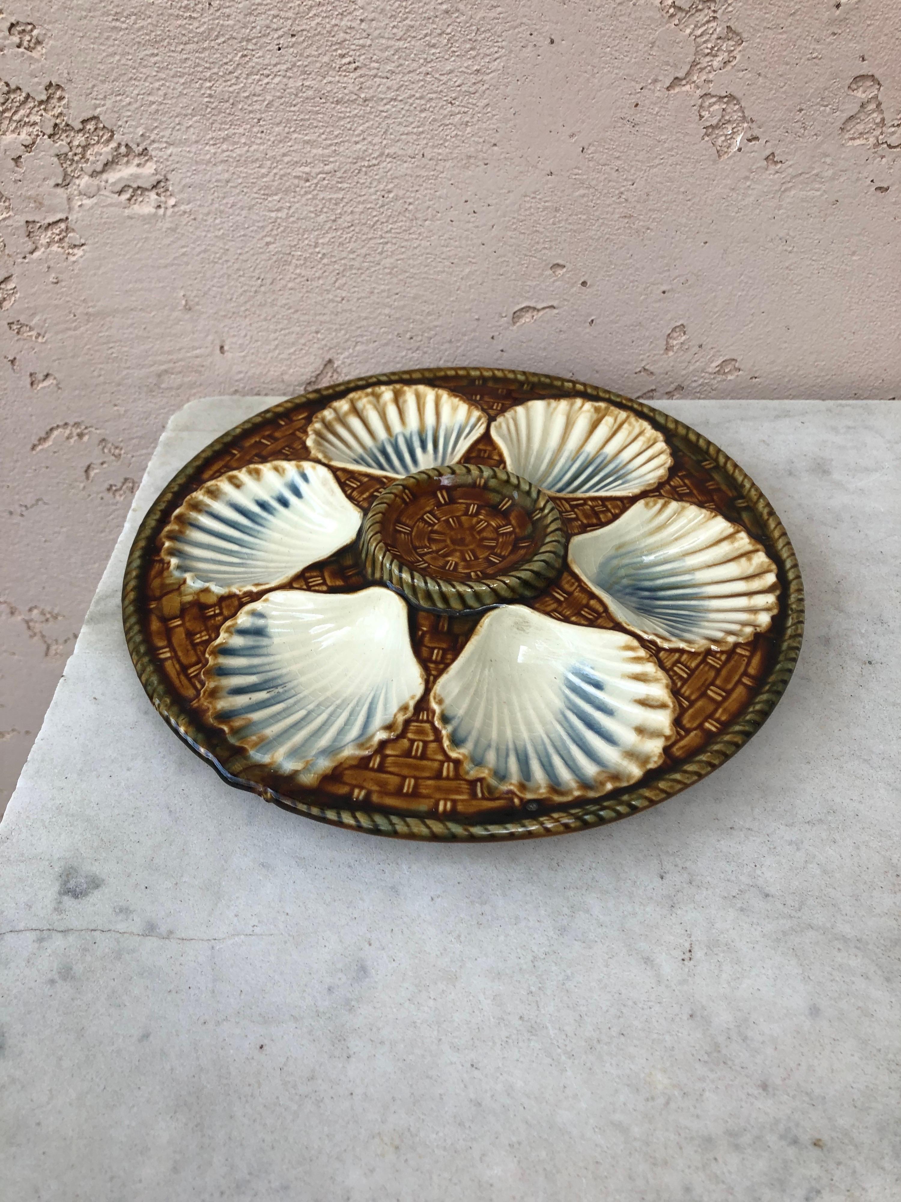 Majolica Oyster Plate Longchamp Circa 1890 In Good Condition In Austin, TX