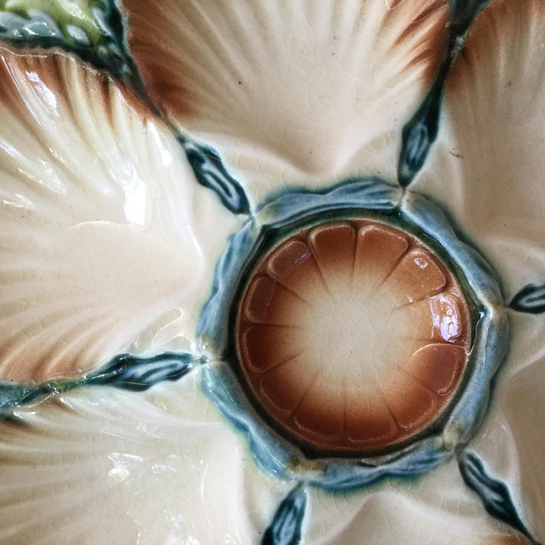 Majolica oyster plate Sarreguemines, circa 1890.
6 shells and space for the lemon on the center.