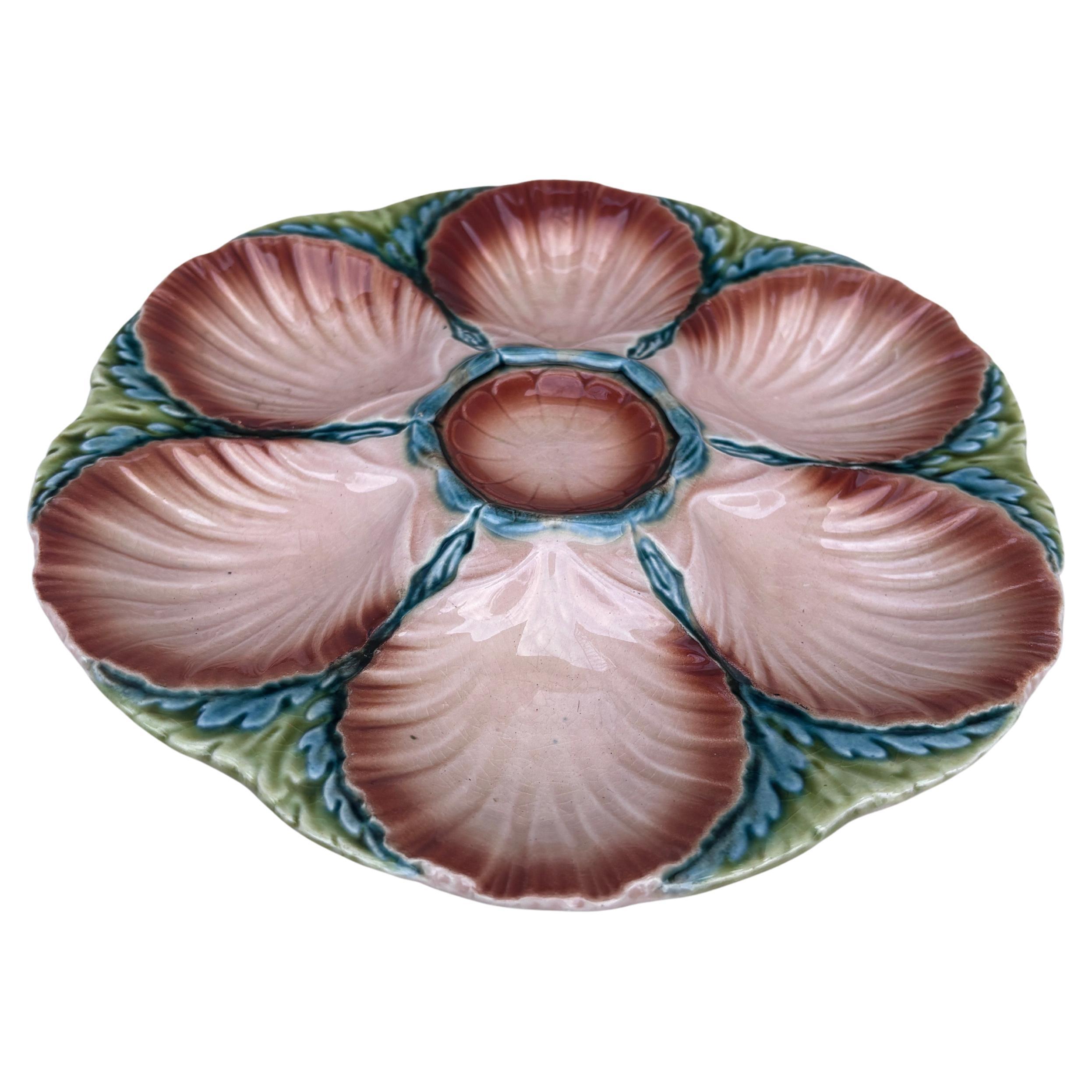 Majolica oyster plate Sarreguemines, circa 1920.
6 Shells and space for the lemon on the center.
