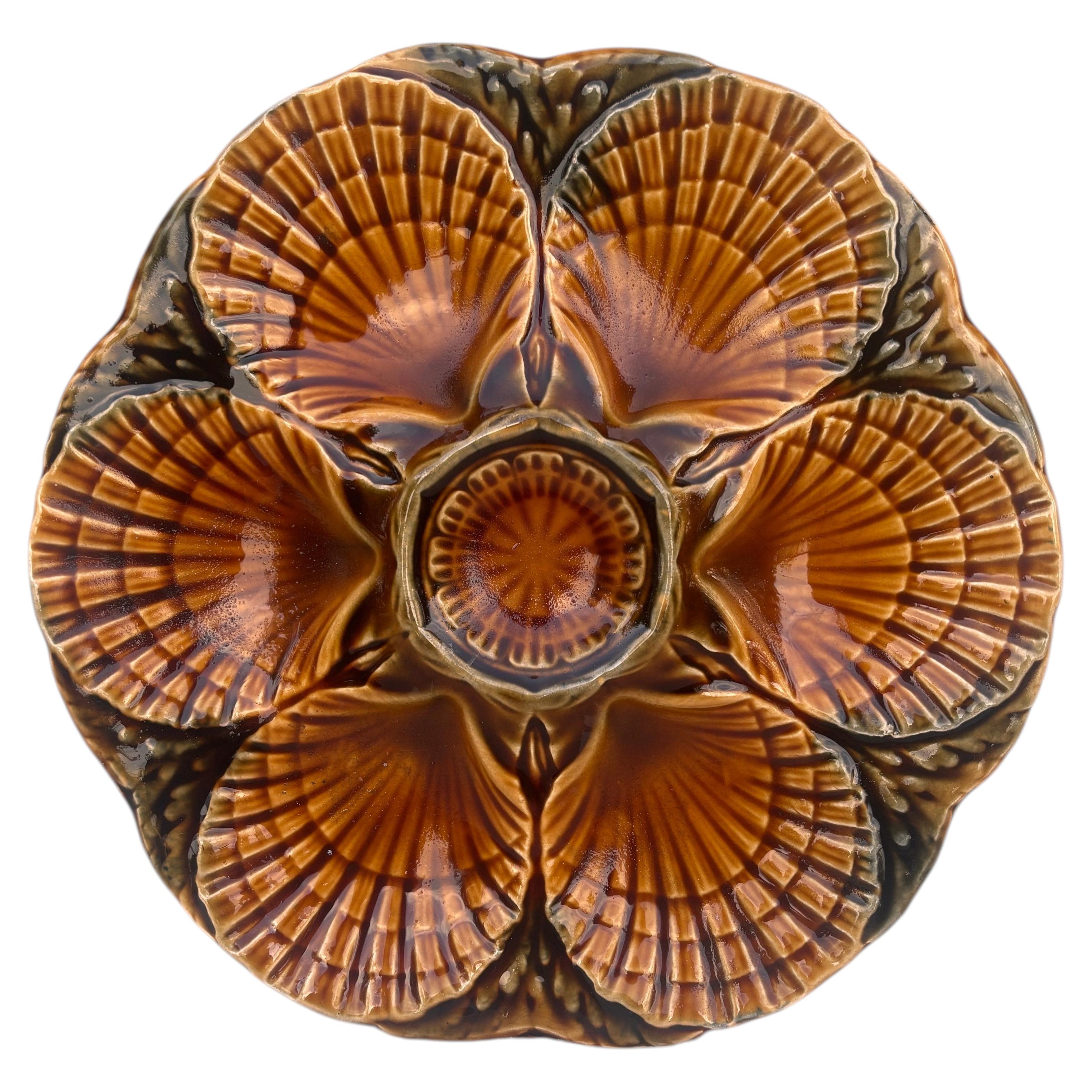 What is the difference between sculpture clay and ceramic clay?