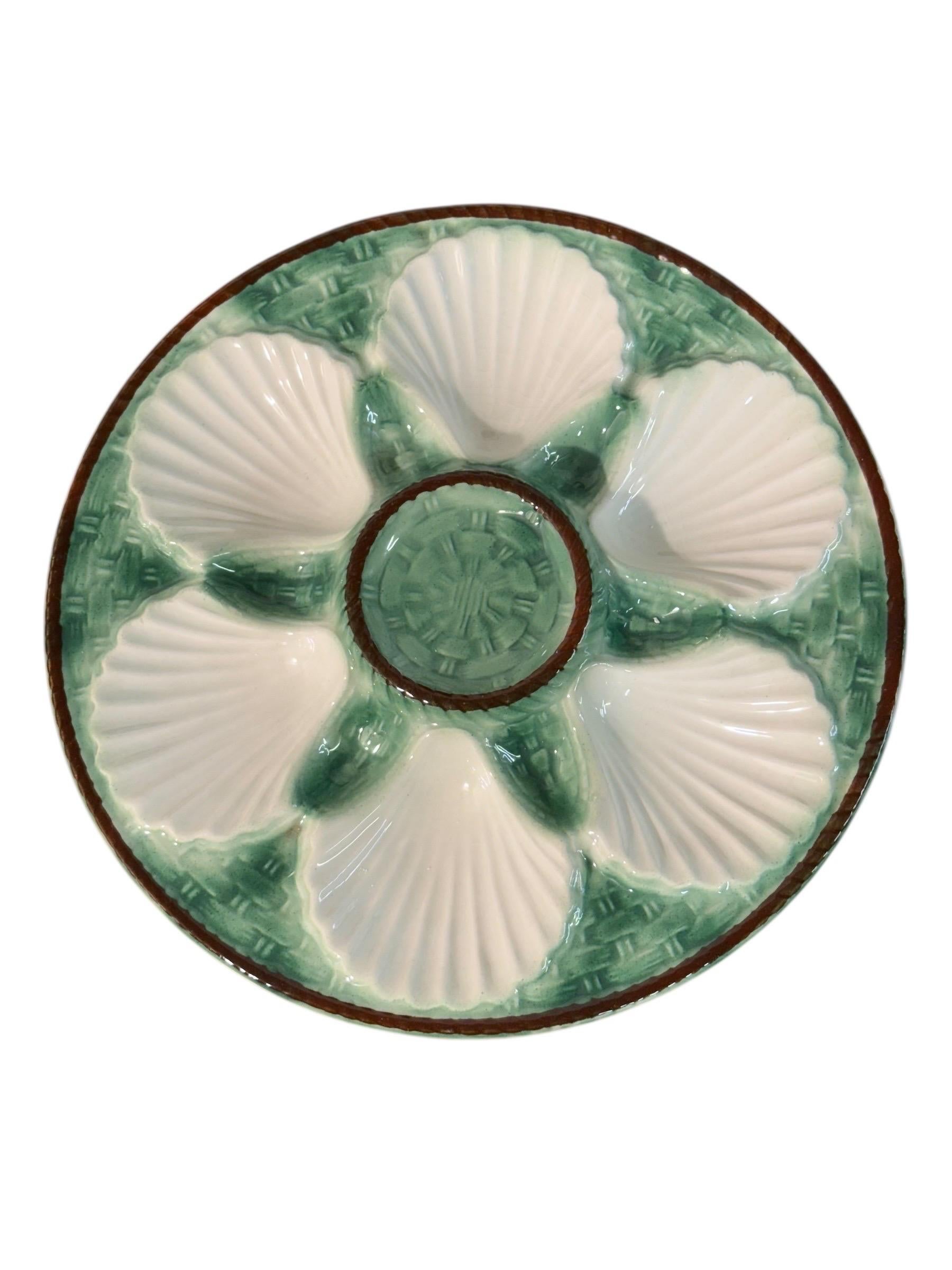 Set d'assiettes à huîtres en majolique dans le style de Longchamps en vente 3