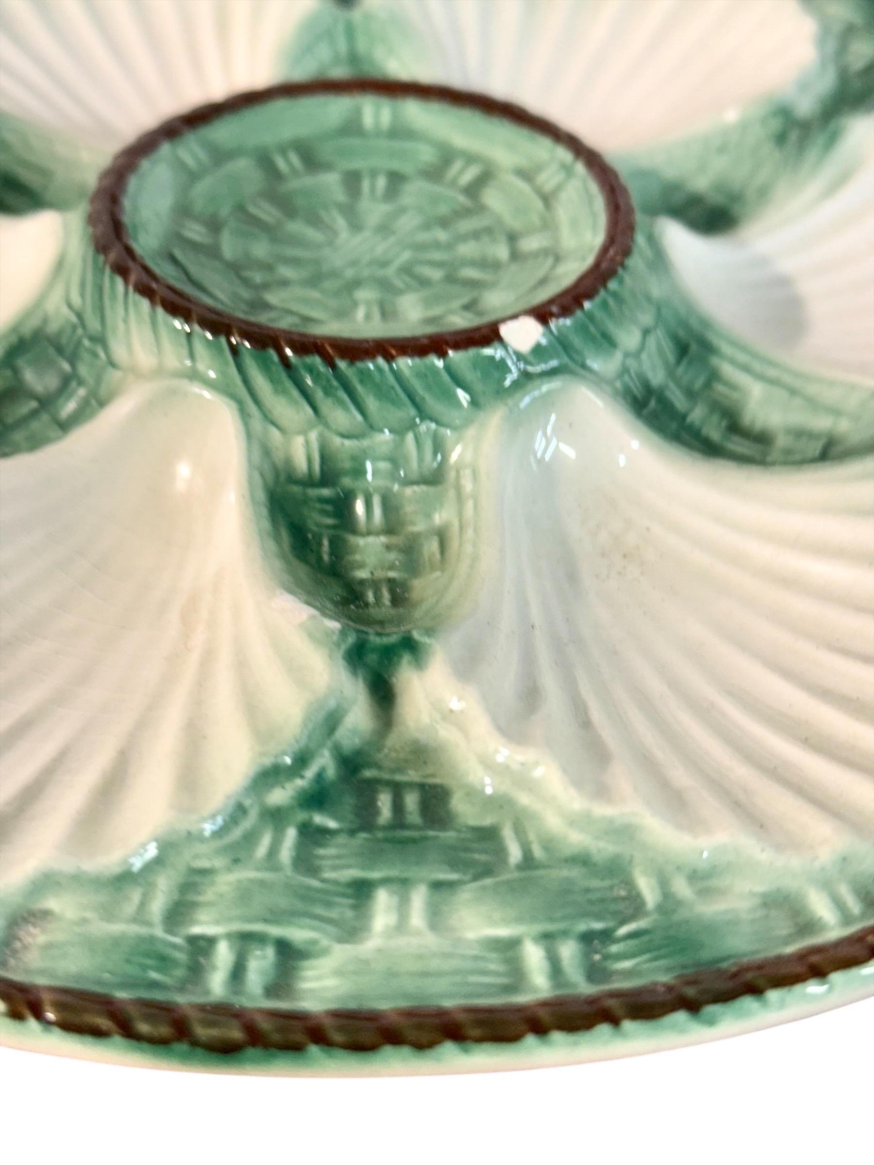 20ième siècle Set d'assiettes à huîtres en majolique dans le style de Longchamps en vente