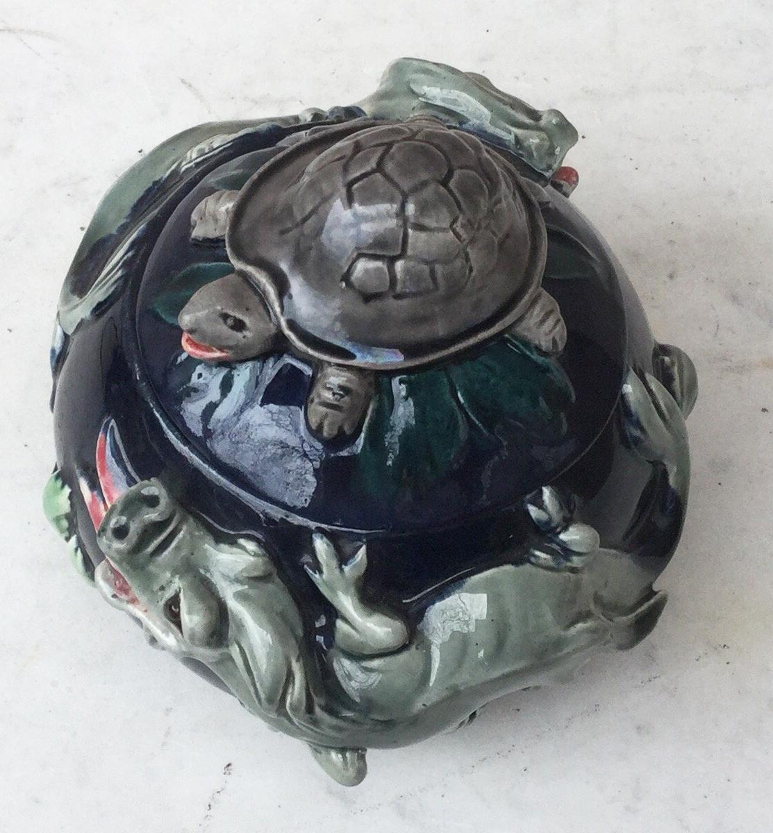 Unusual Majolica tobacco jar with dragons signed Thomas Sergent, circa 1880.
A turtle on the handle.