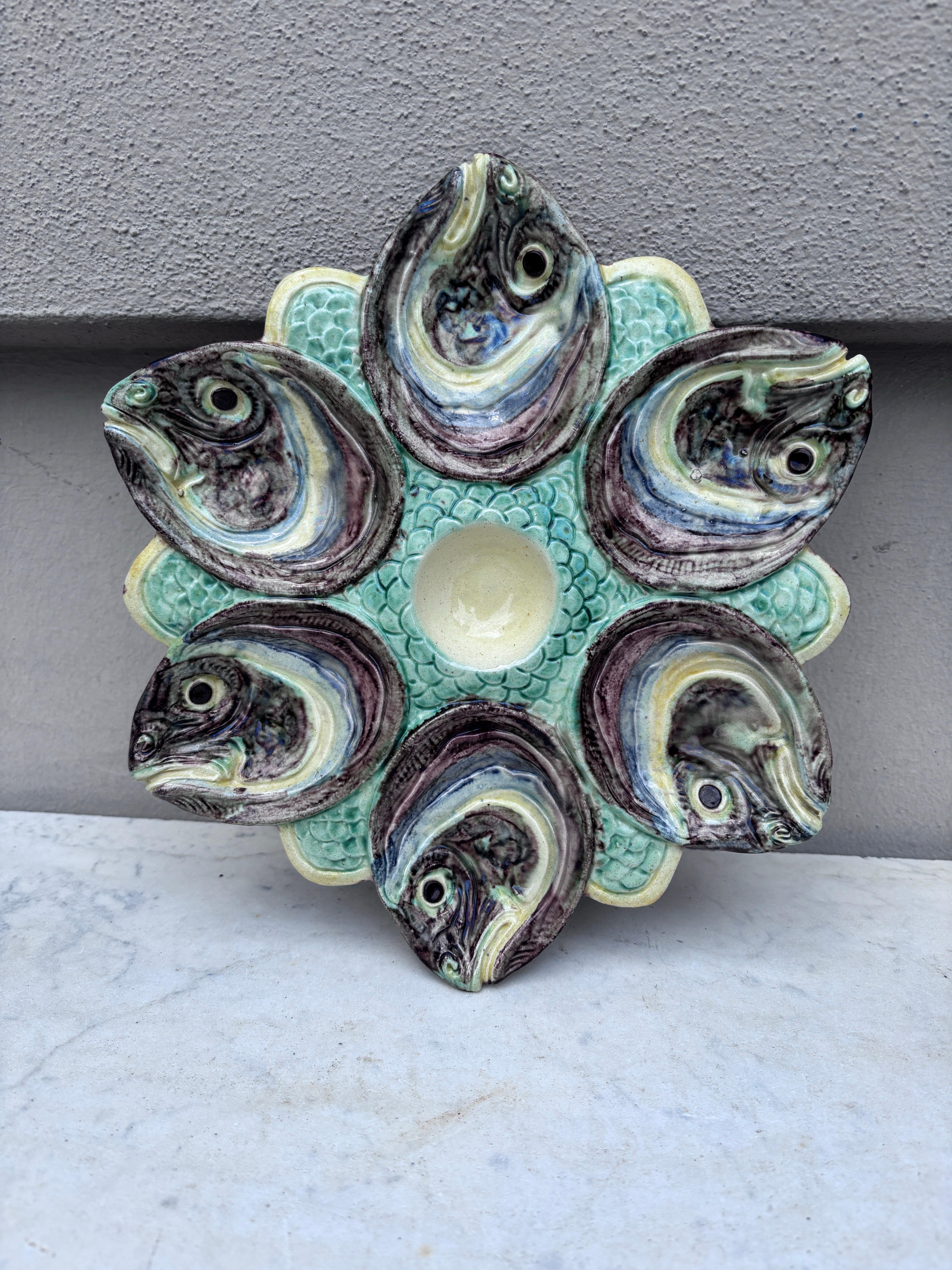 Victorian Majolica Palissy Fish Heads Oyster Plate Thomas Sergent, circa 1880