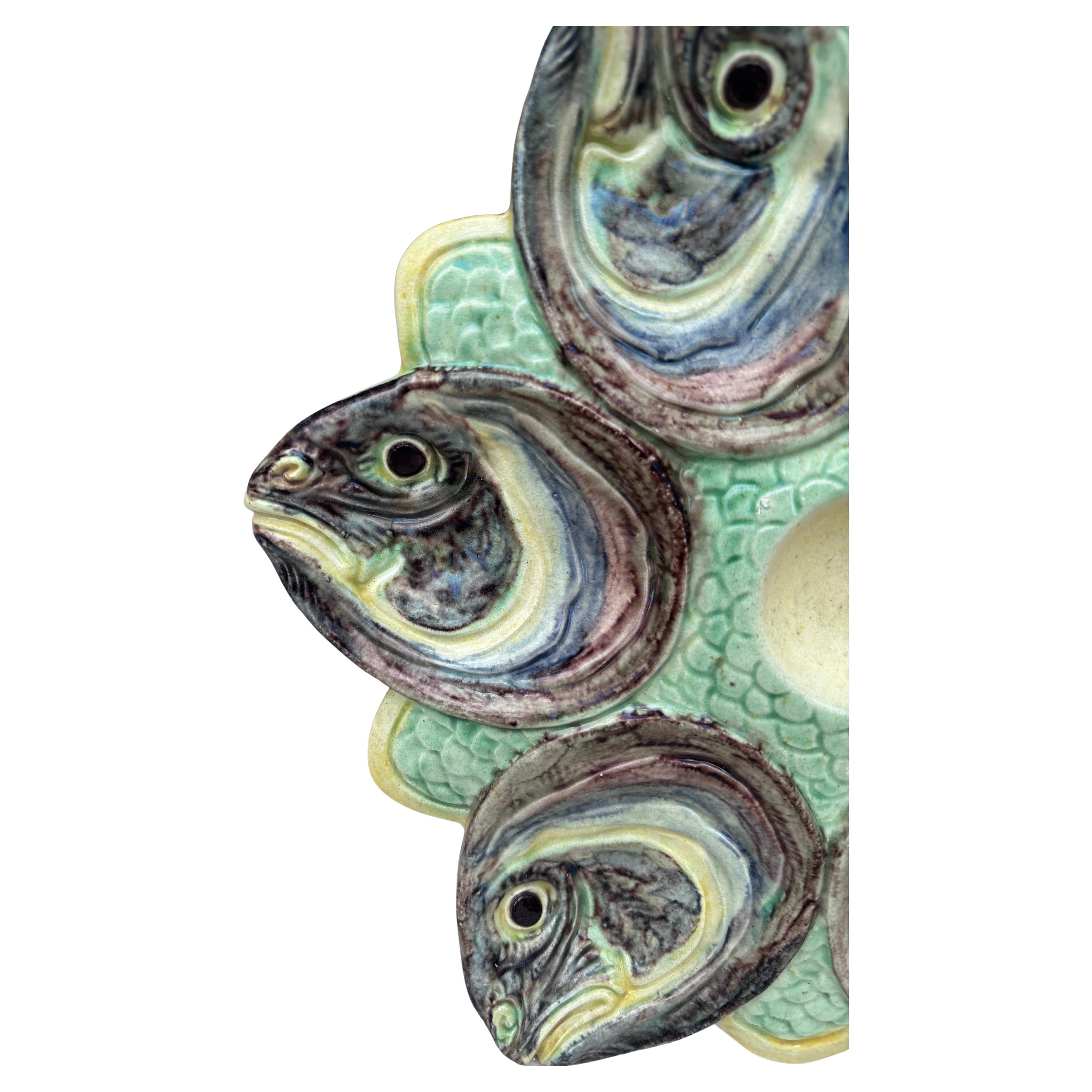 Victorien Assiette à huîtres à têtes de poisson en majolique de Palissy Thomas Sergent, vers 1880 en vente