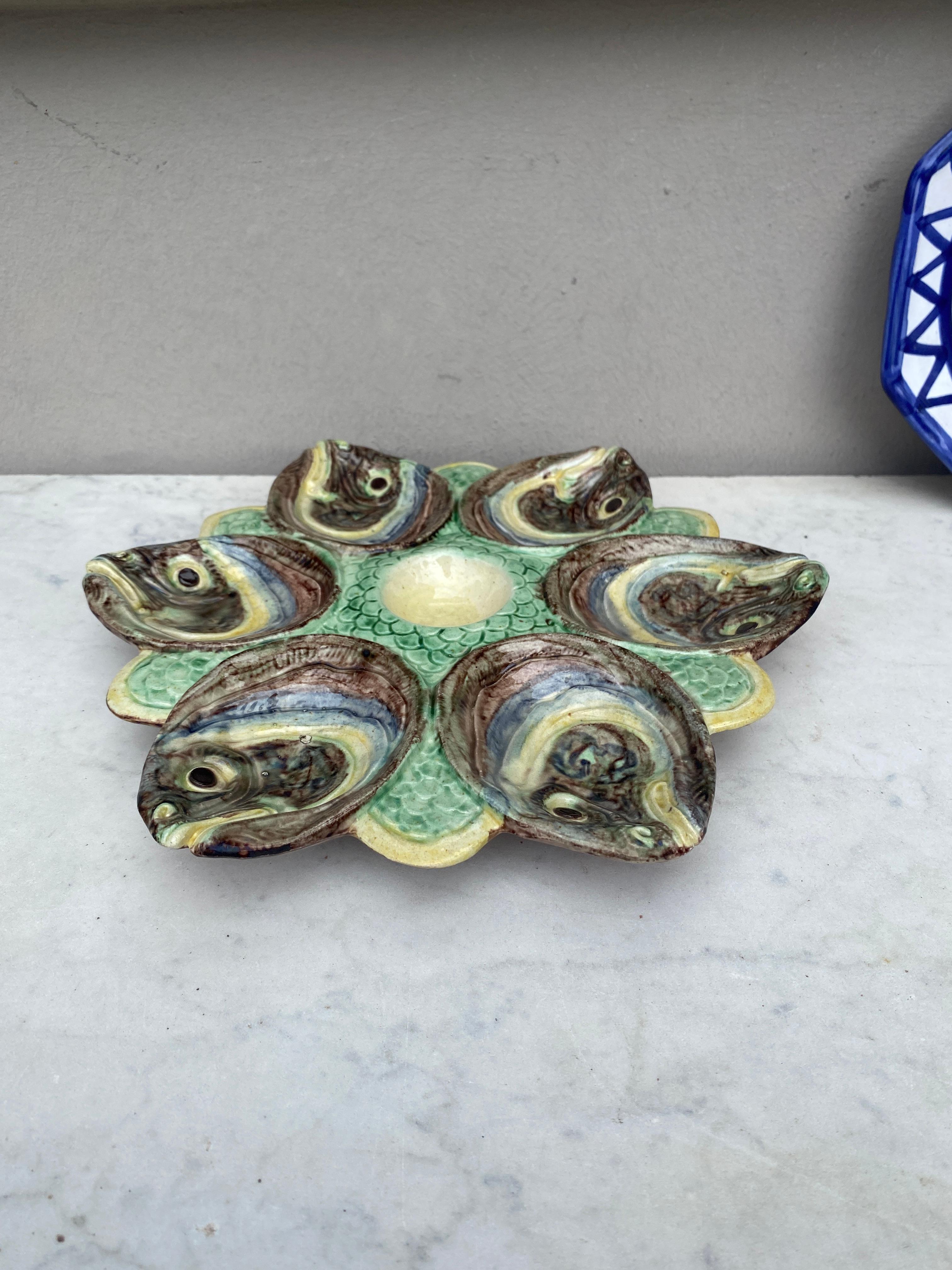 French Majolica Palissy Fish Heads Oyster Plate Thomas Sergent, circa 1880 For Sale