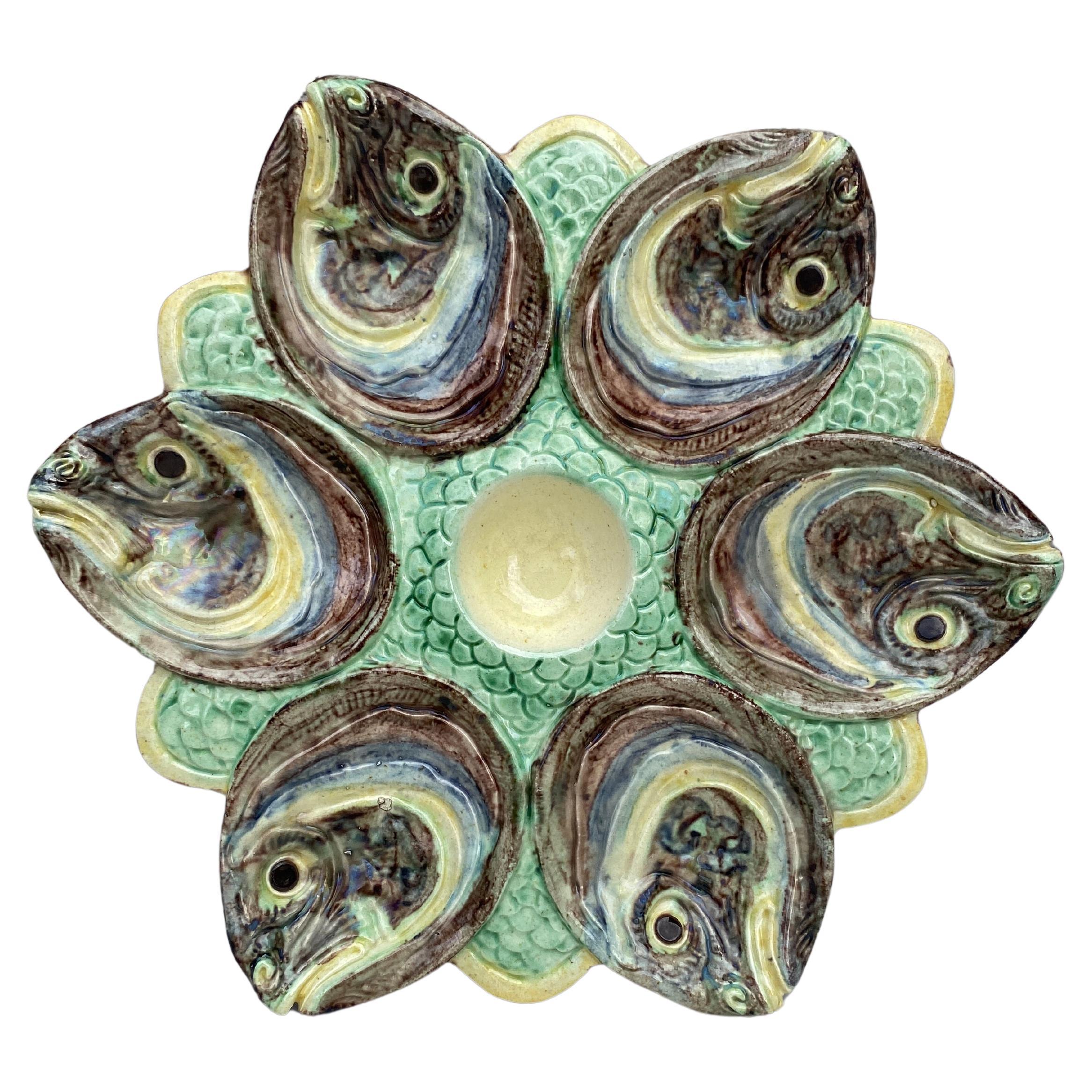 Assiette à huîtres à têtes de poisson en majolique de Palissy Thomas Sergent, vers 1880 en vente