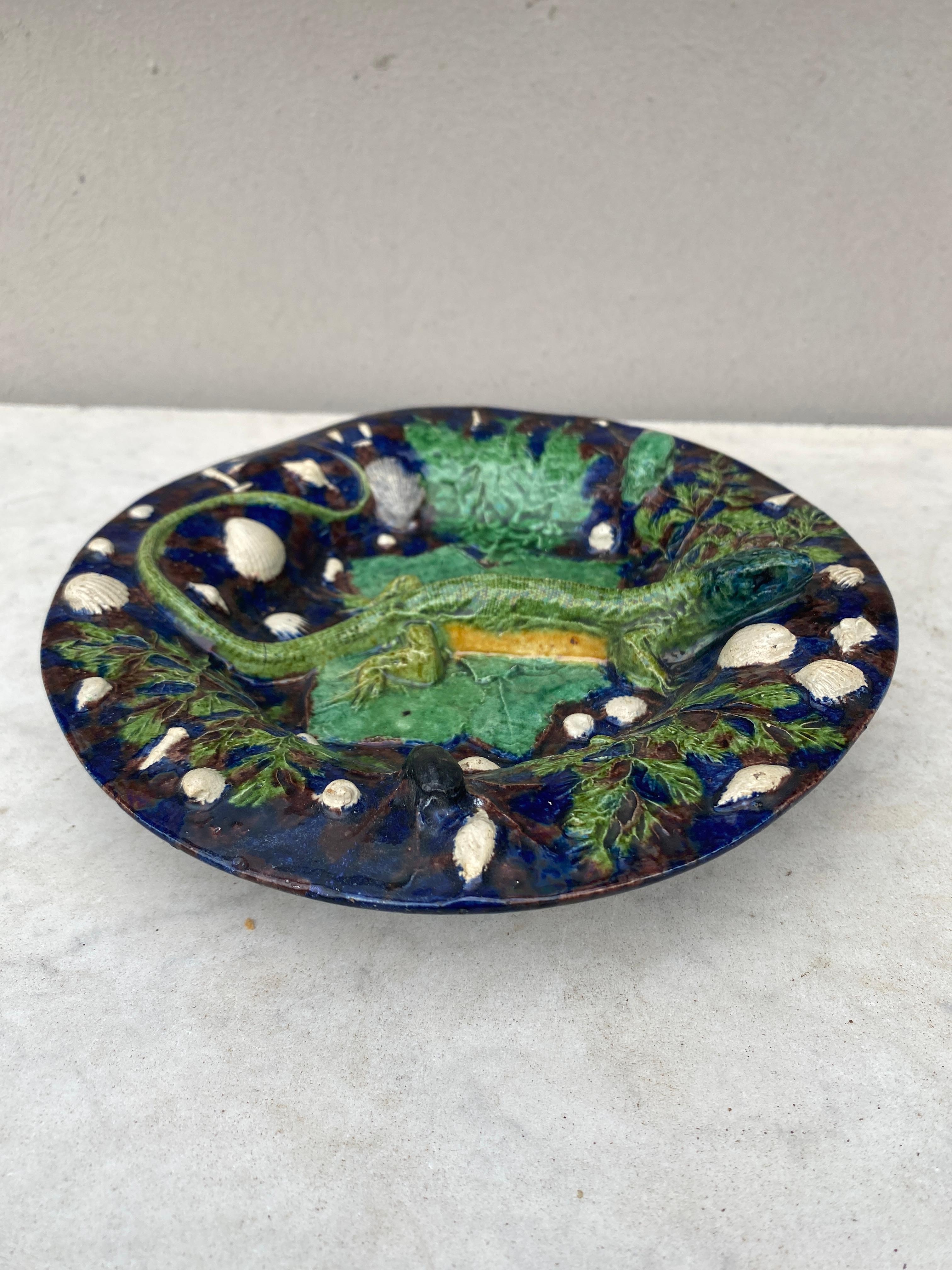 Majolica Palissy Lizard Footed Platter Pull, circa 1870 In Good Condition For Sale In Austin, TX