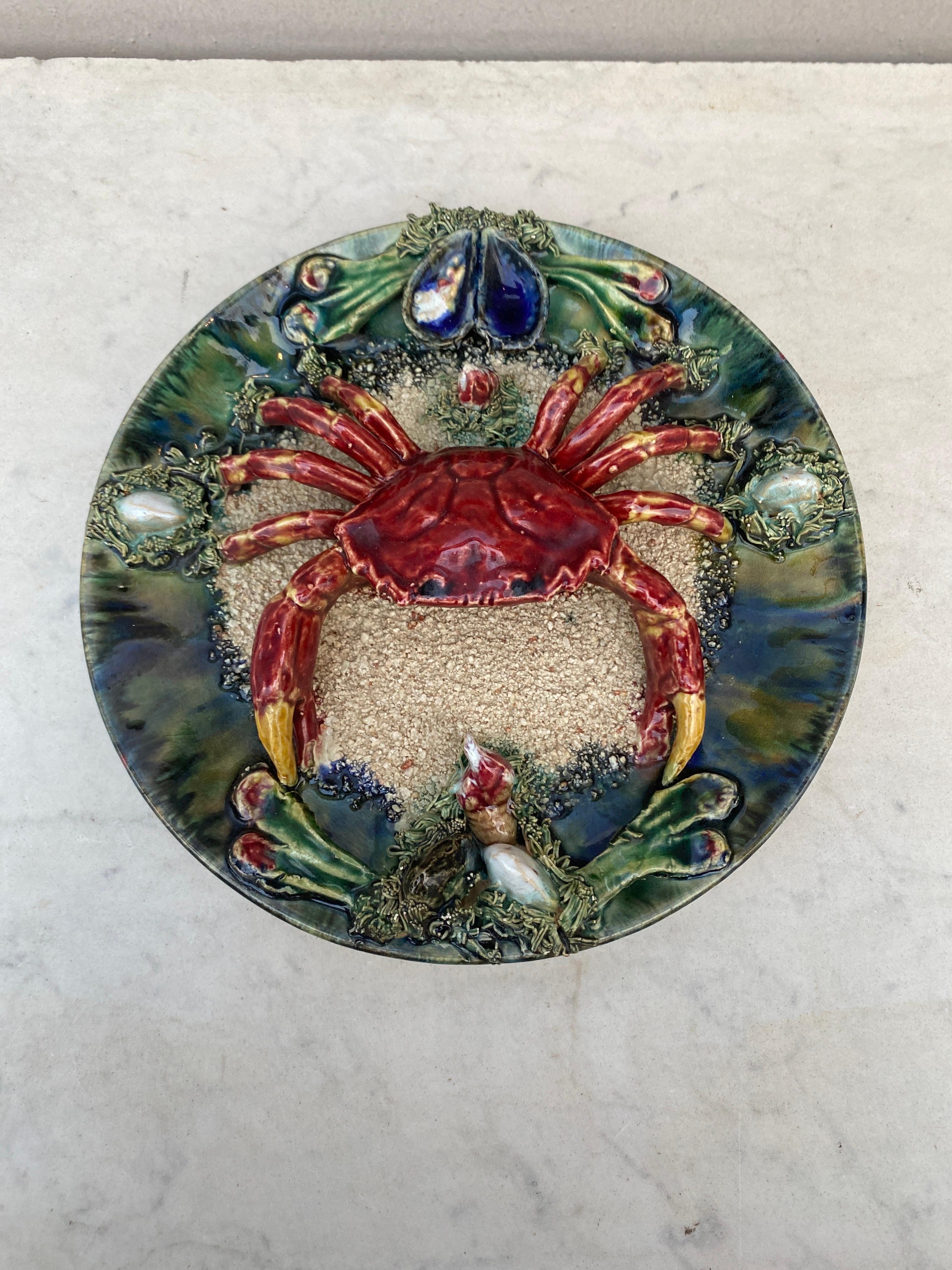 Mid-Century Modern Assiette murale de crabe portugais en majolique Palissy, vers 1940