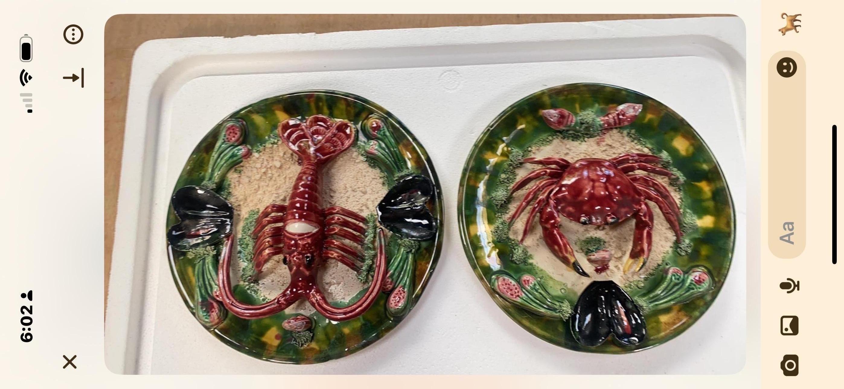 Große portugiesische Hummerplatte aus Majolika Palissy, um 1940.
Dekoriert mit Muscheln und Muschelschalen,
9,5 Zoll Durchmesser.