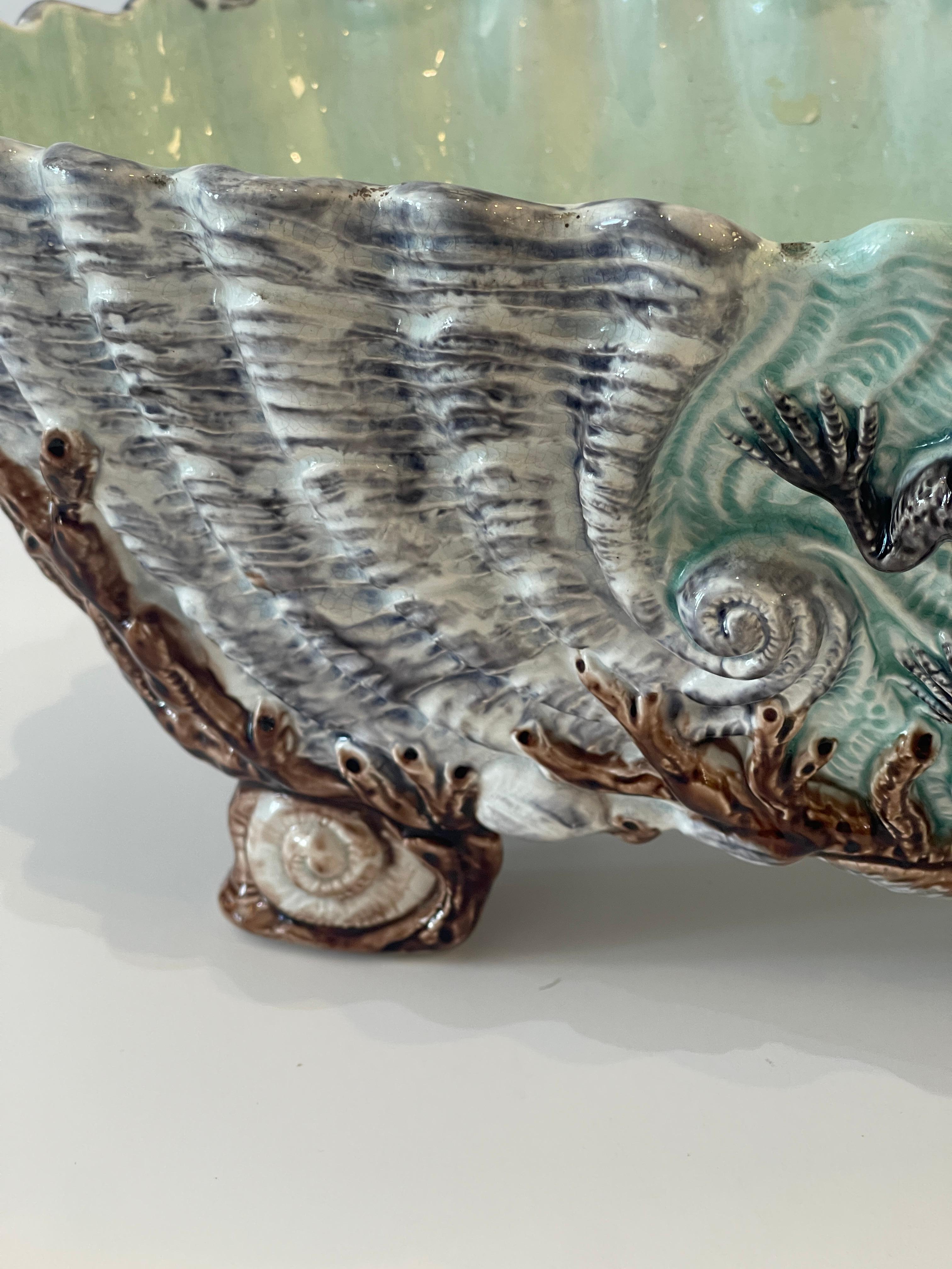 Maiolica  Jardiniere a forma di conchiglia Palissy, pezzo centrale In condizioni buone a West Palm Beach, FL