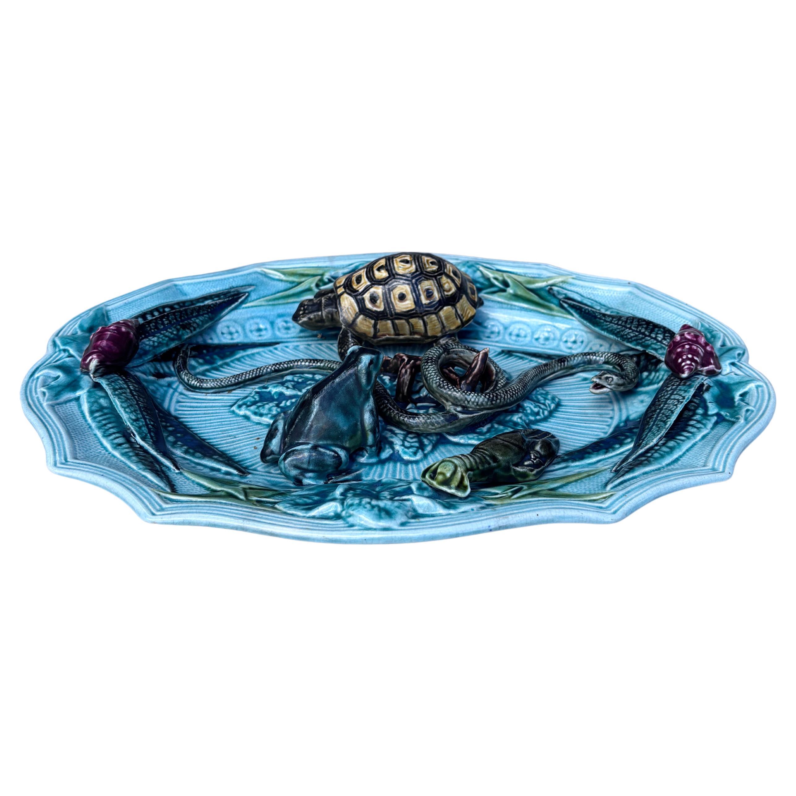 Rustique Plat mural en majolique de Palissy serpent et tortue Circa 1920 en vente