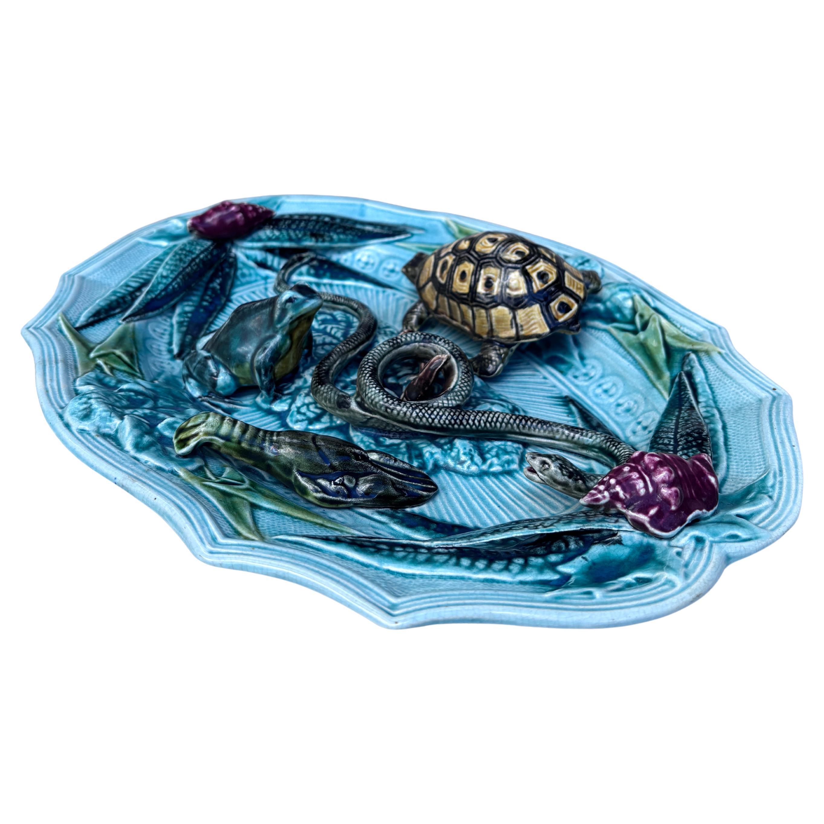 Français Plat mural en majolique de Palissy serpent et tortue Circa 1920 en vente