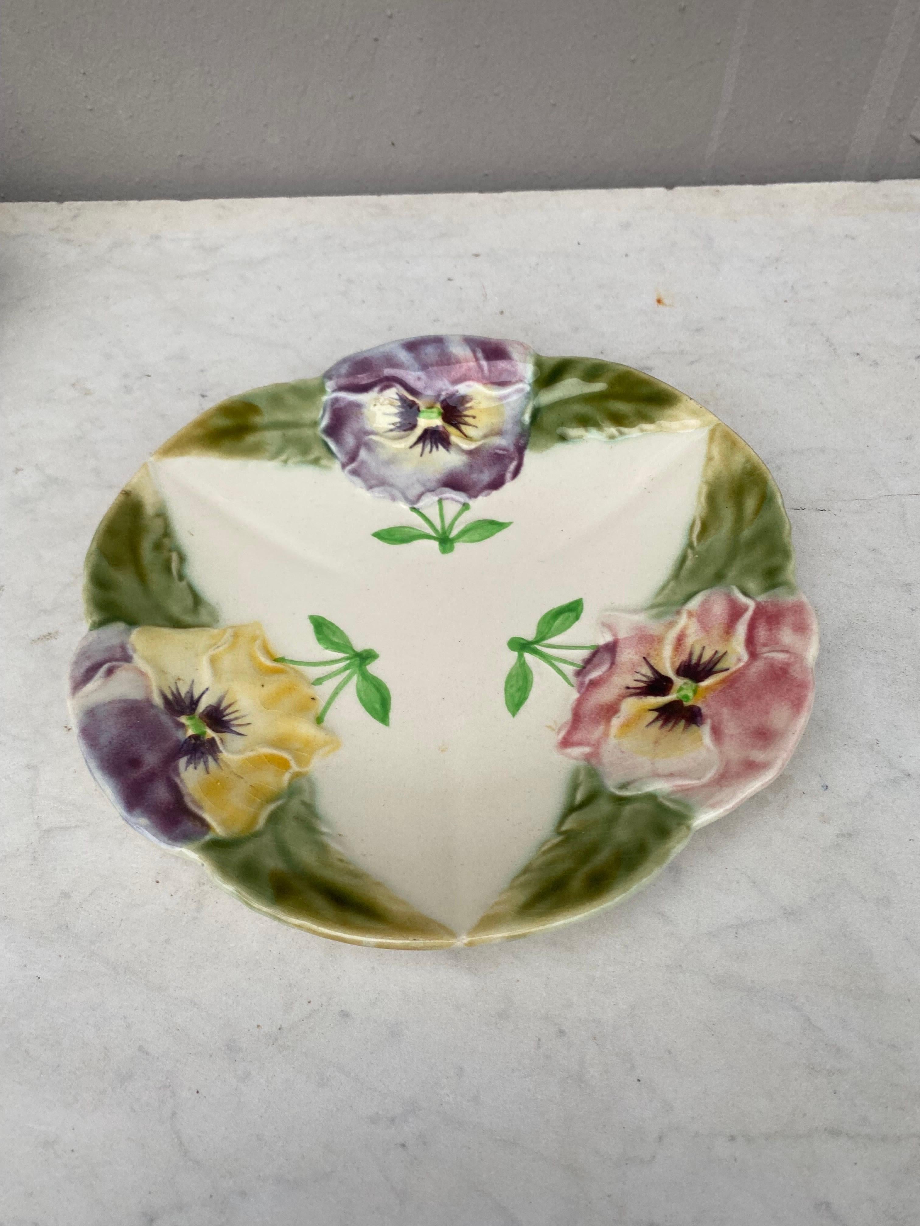 French Provincial Majolica Pansy Plate Choisy le Roi, circa 1880 For Sale