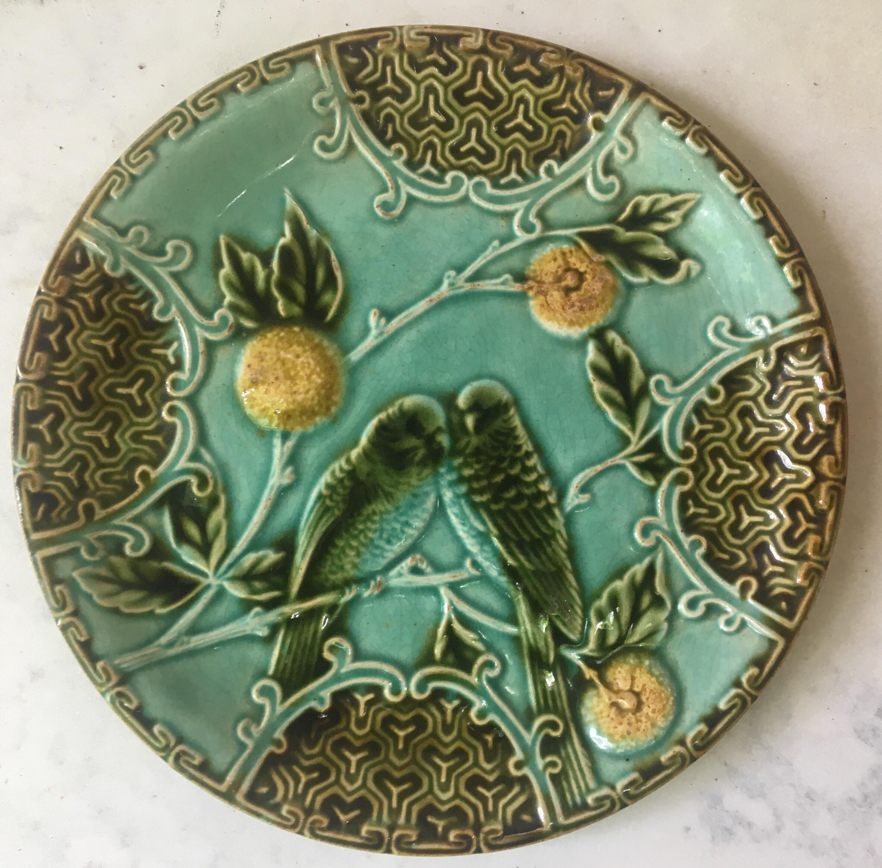 Majolica Parakeets Plate Salins, circa 1890 In Good Condition In Austin, TX