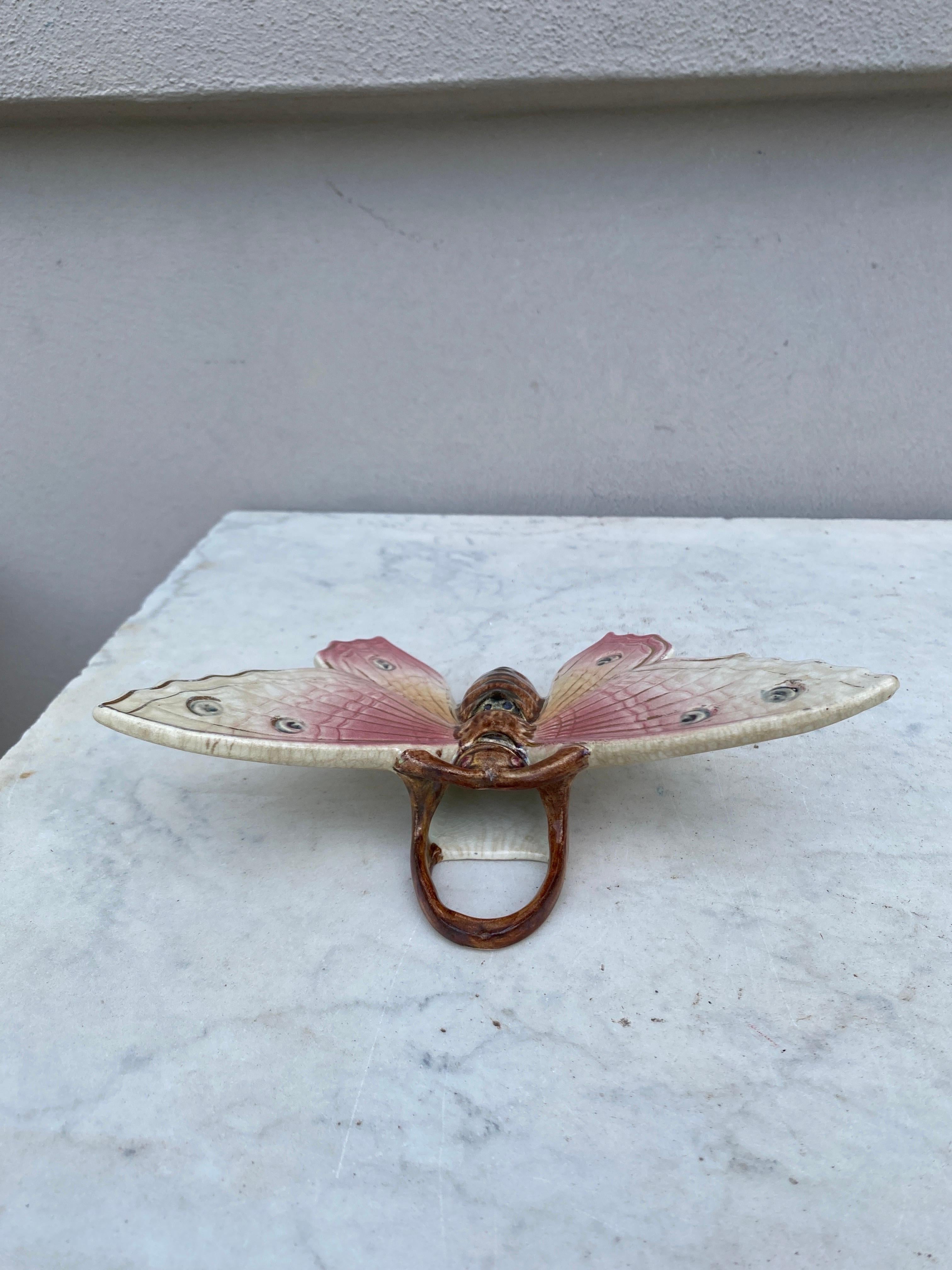 Art Nouveau Maiolica rosa Butterfly Wall Pocket Fives Lille, circa 1900 in vendita
