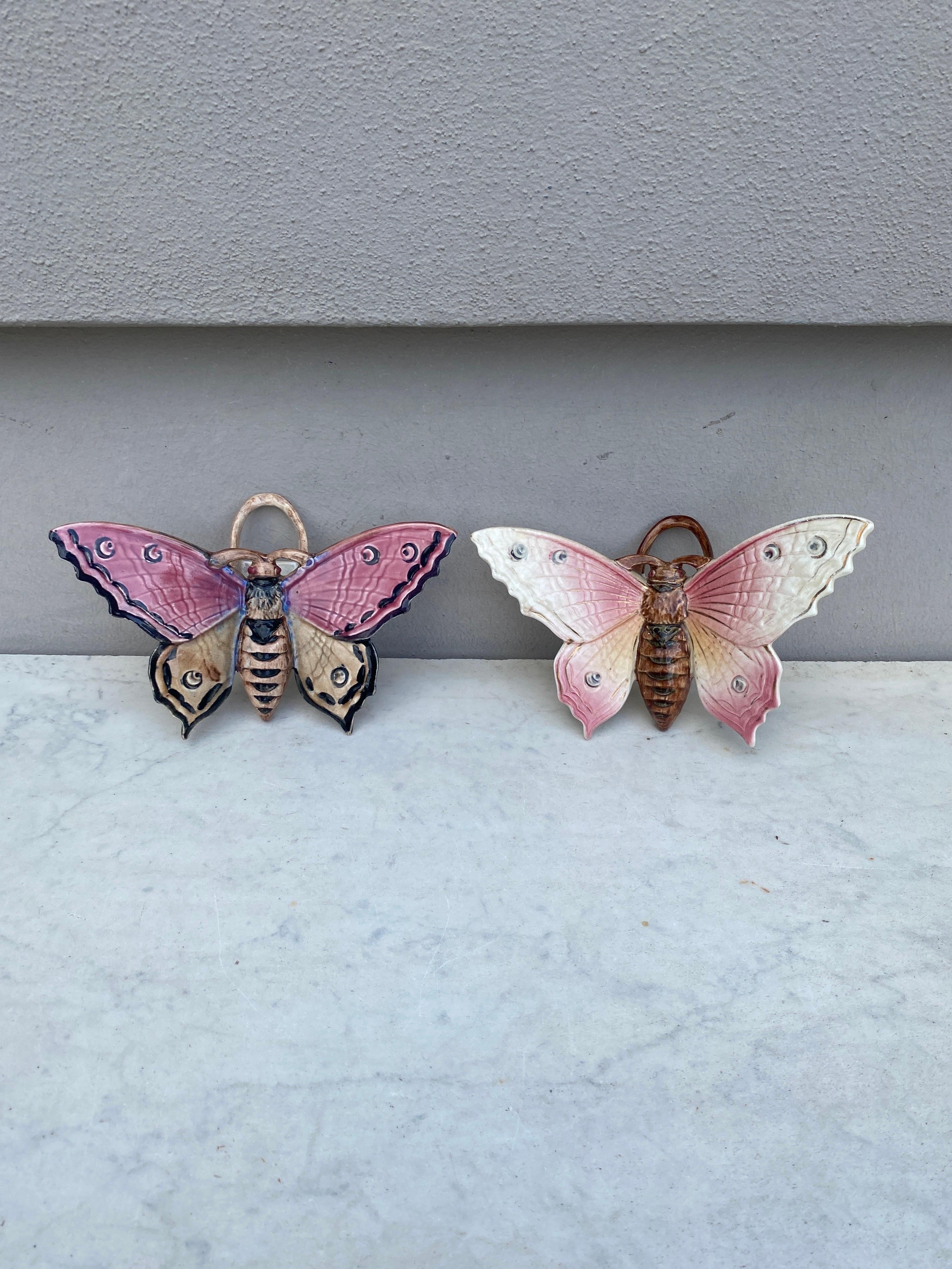 Maiolica rosa Butterfly Wall Pocket Fives Lille, circa 1900 in vendita 1