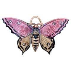 Bolsillo de pared de mayólica rosa mariposa Lille, hacia 1900